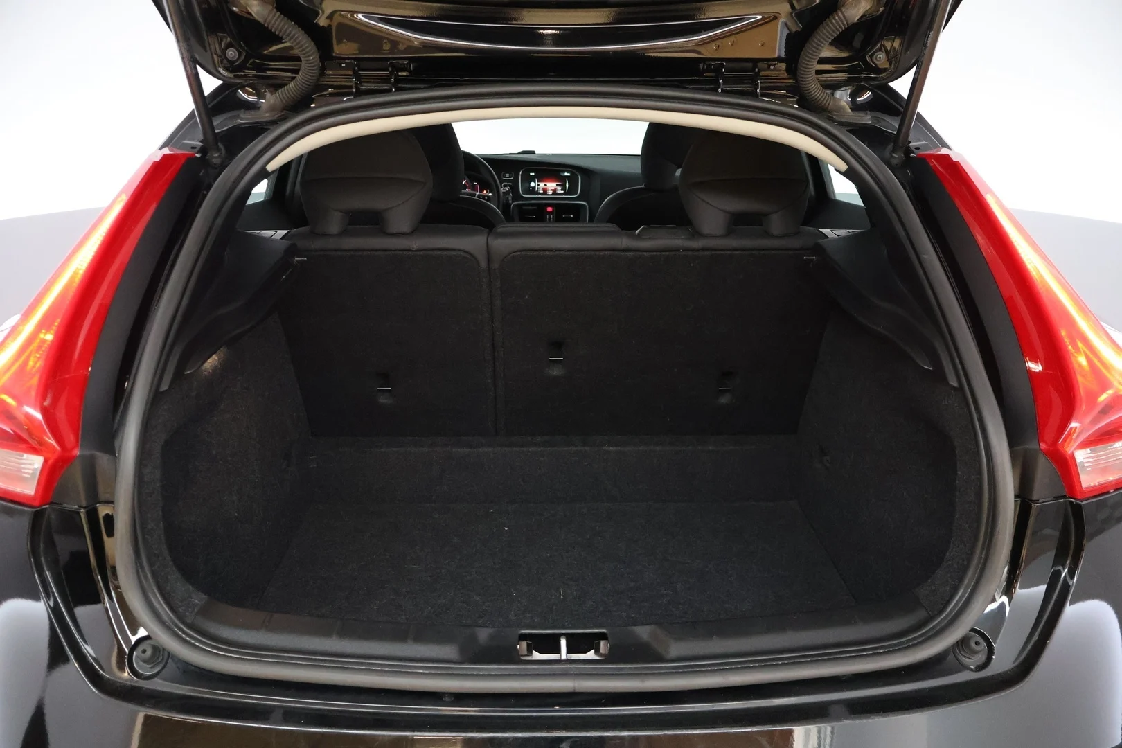 Car Image - Wg8SudLzlc9snLSM6mHfs