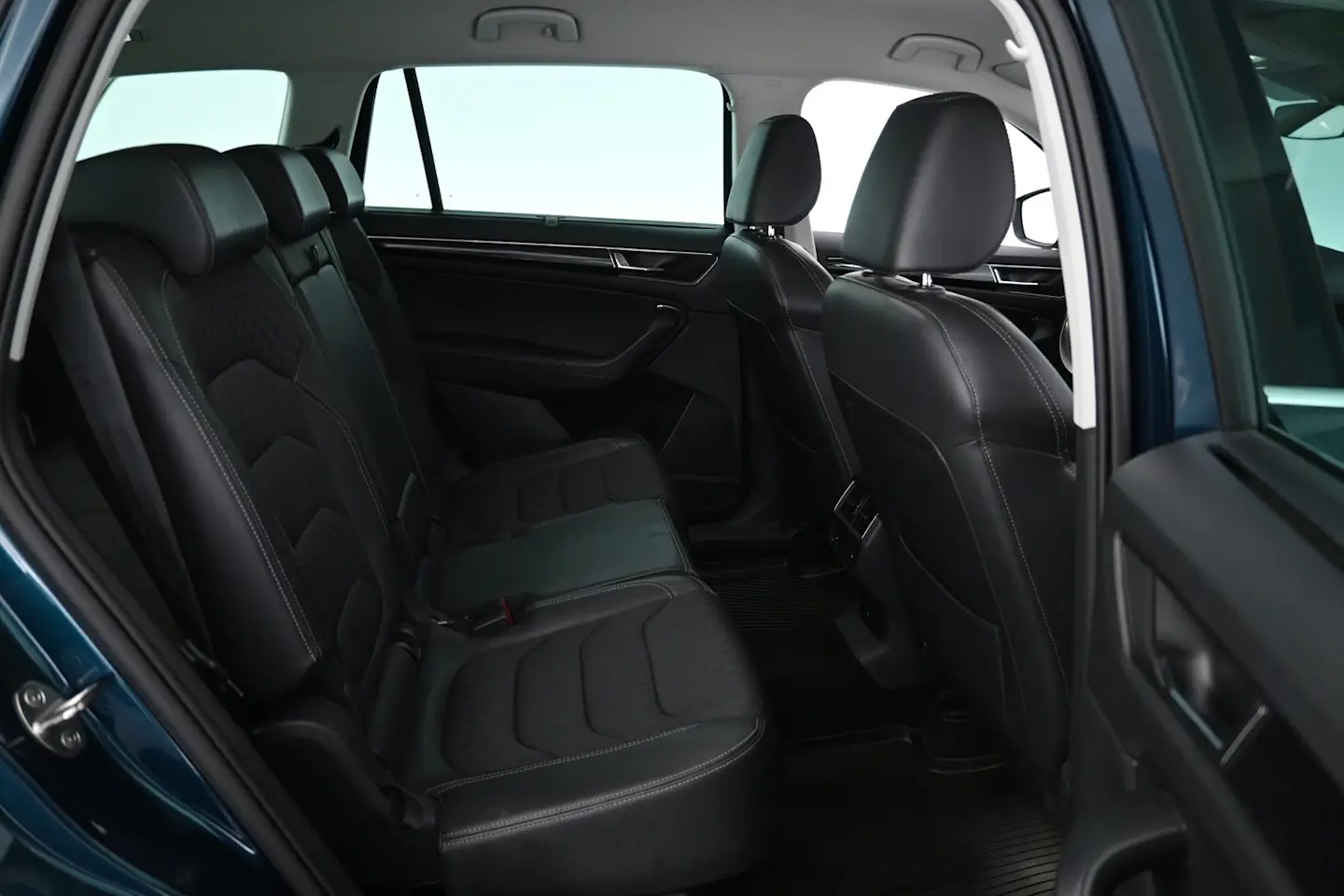 Car Image - 52NKPgV4TbrUrobxTlyZL1