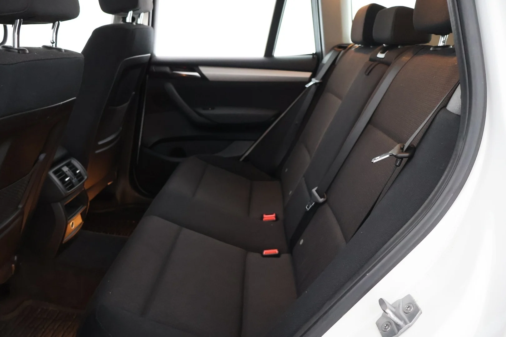 Car Image - 2YD9FrZuohPxEOAvpkMwfi