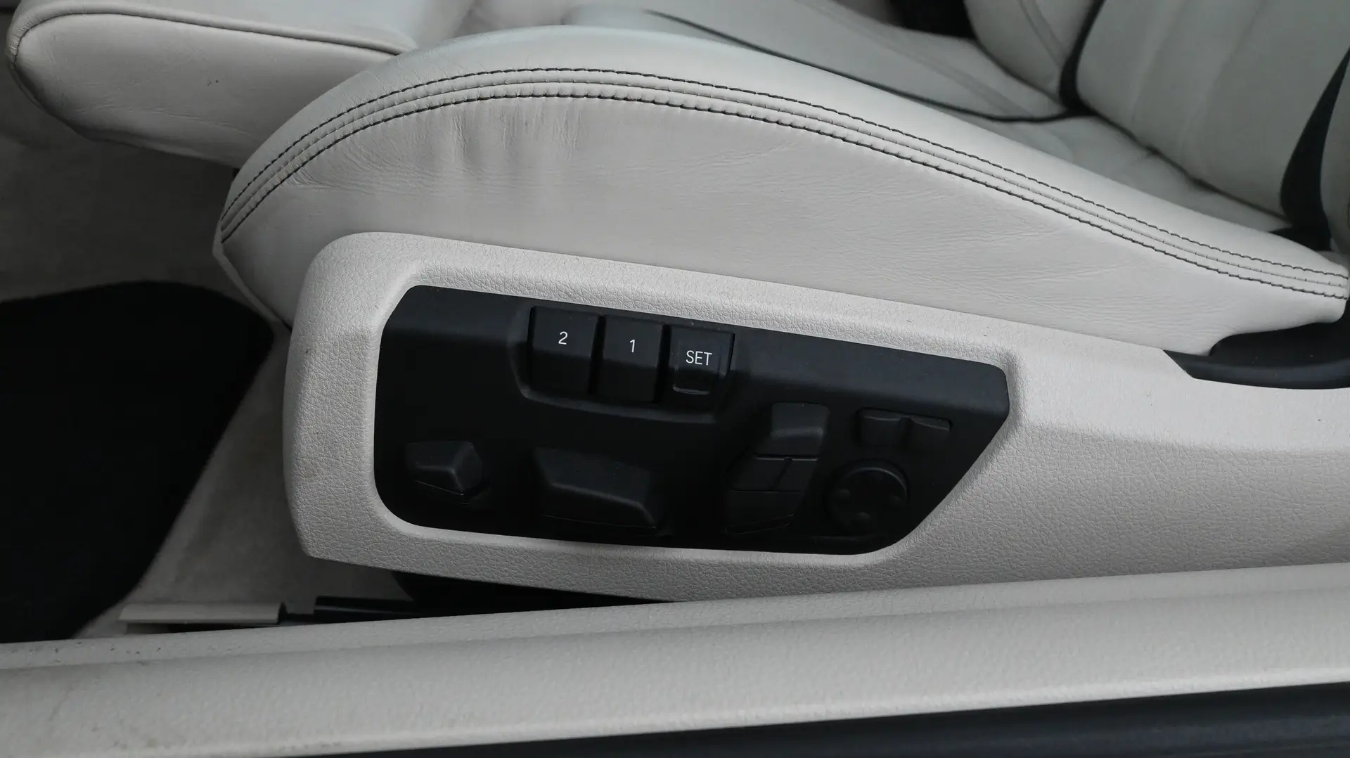 Car Image - 2KxGU6n3yRiYt79PdXljEY