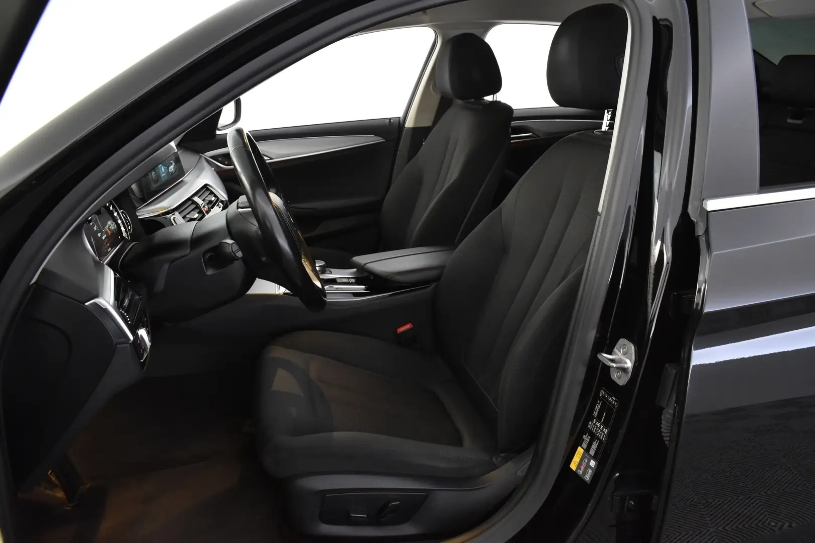 Car Image - 77vaBhMK5gy0RyA2hplSaH