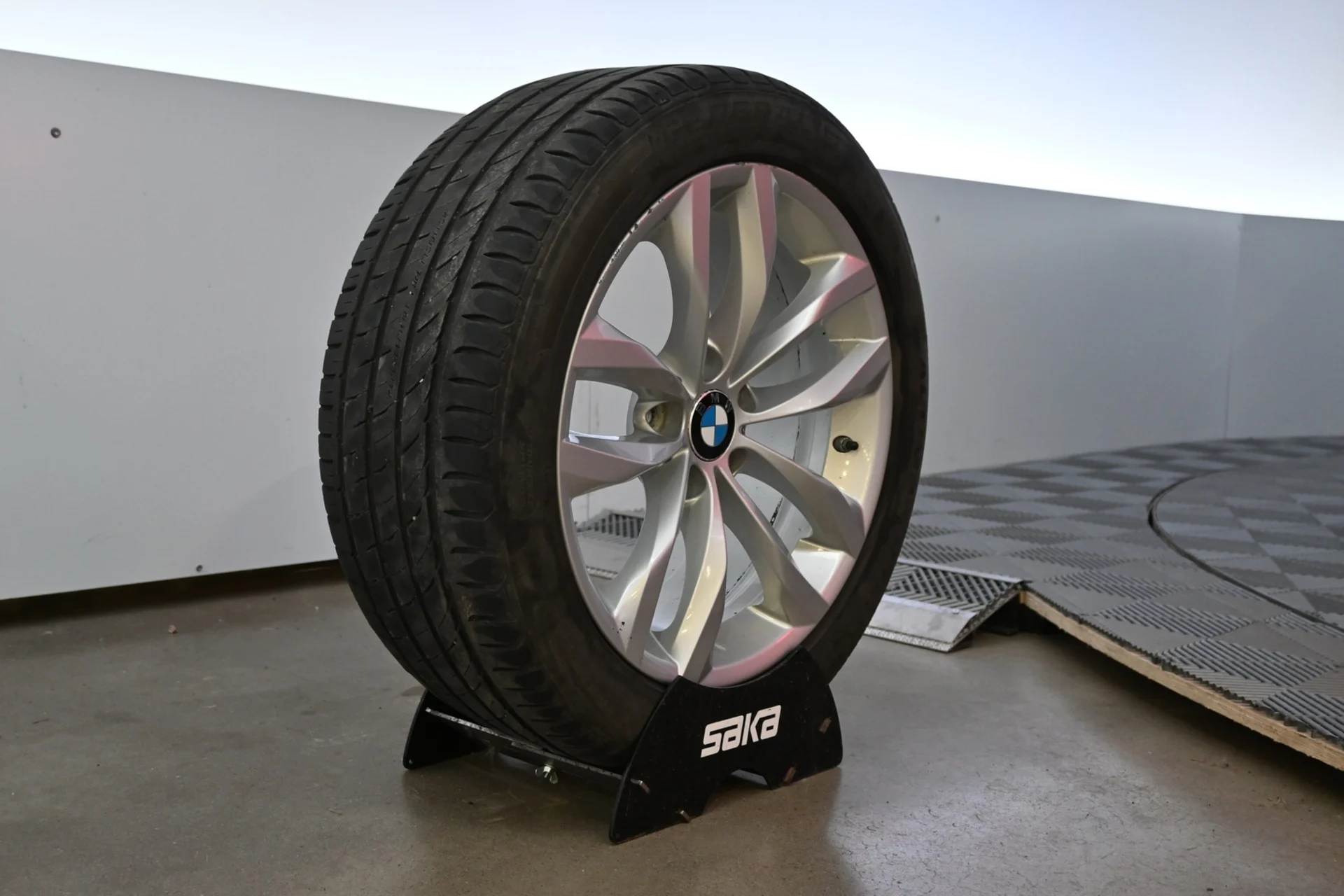 Car Image - 53mm3YxiO2YJuxRFDCdBo0