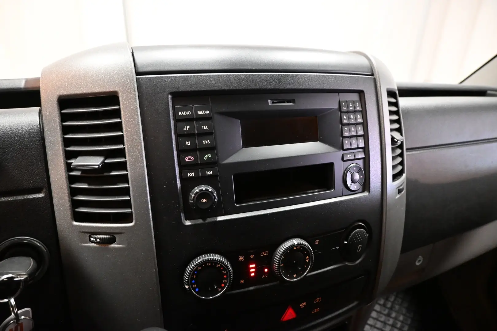 Car Image - 2sWZyuiuEbe9jewjcEL8ZT