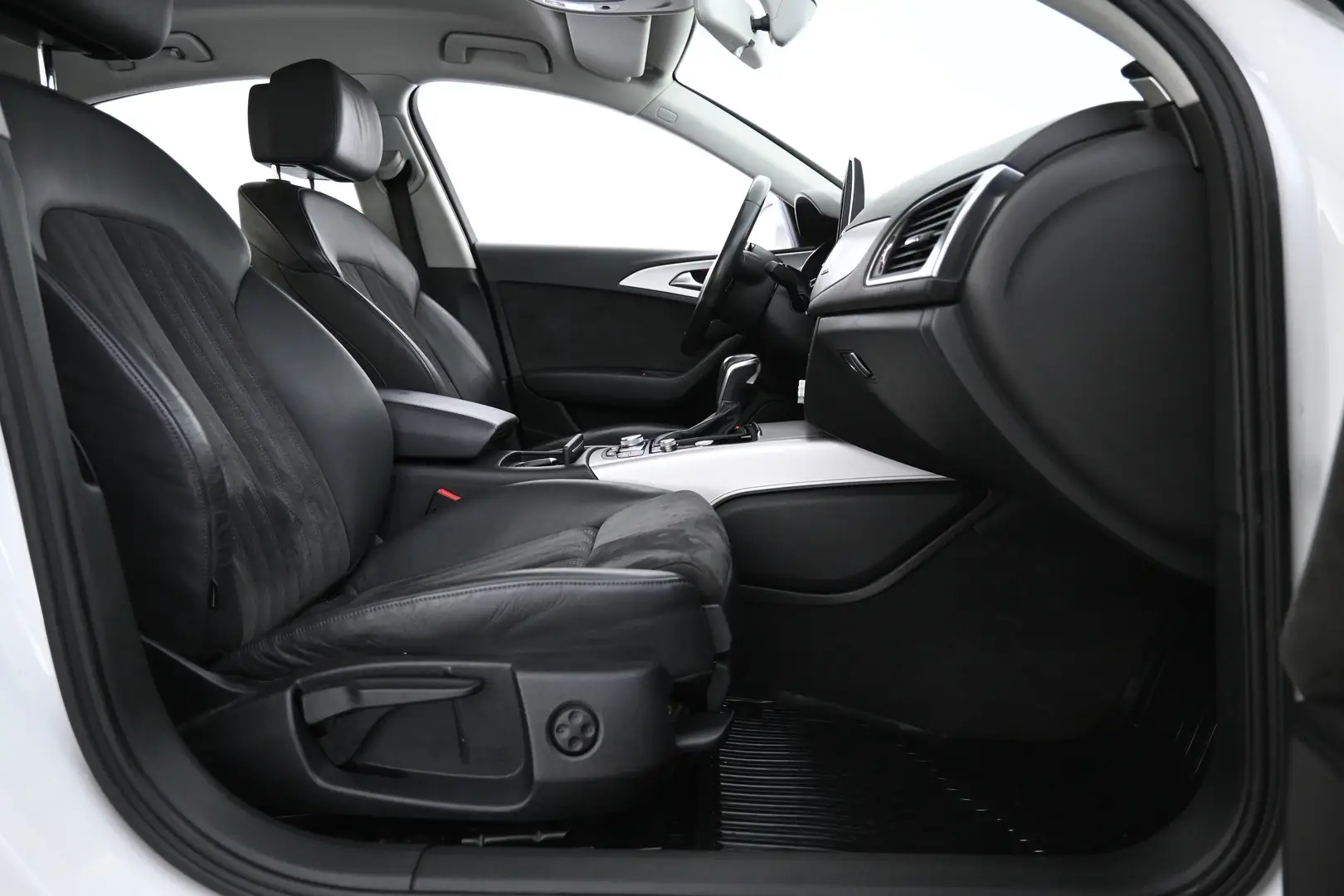 Car Image - 1xafVM2SN223DnntswHlXb