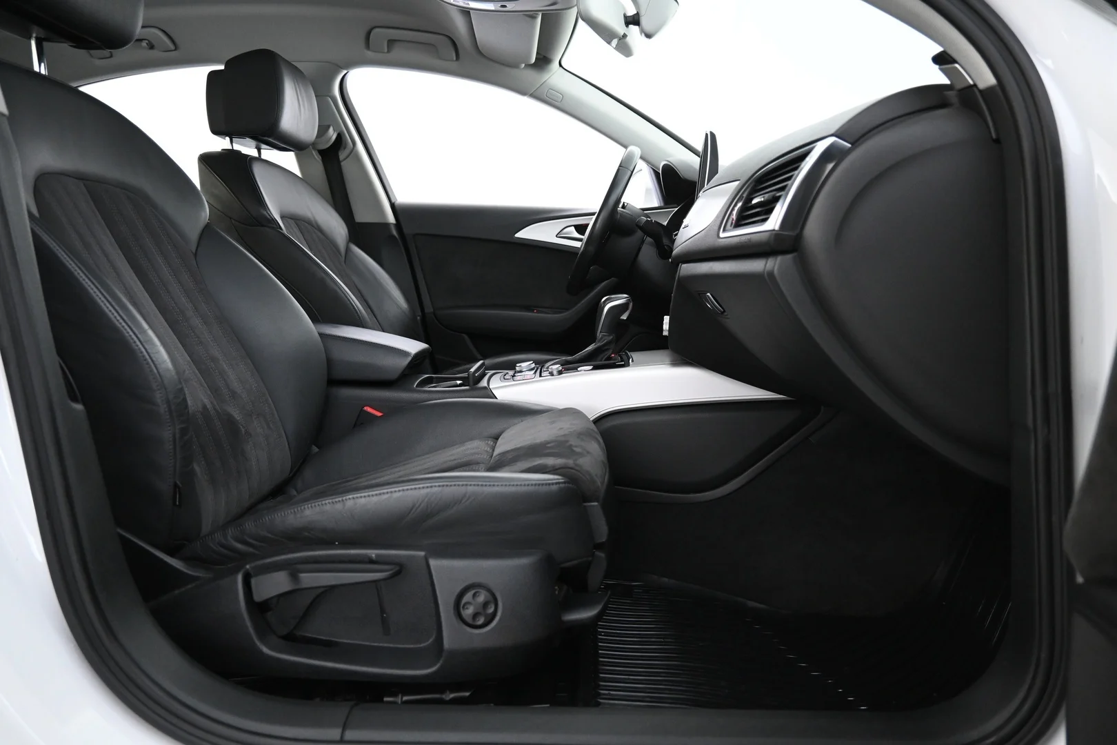 Car Image - 1xafVM2SN223DnntswHlXb