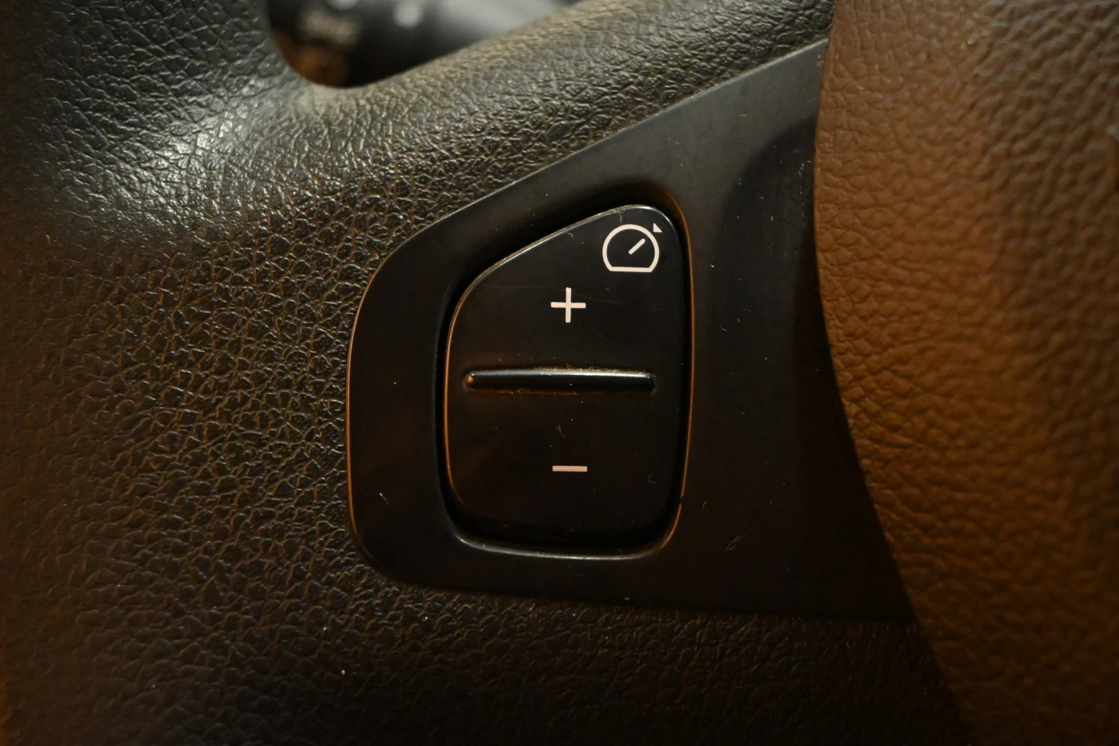 Car Image - JQGyZjqPcmR3xtw9IUw6N