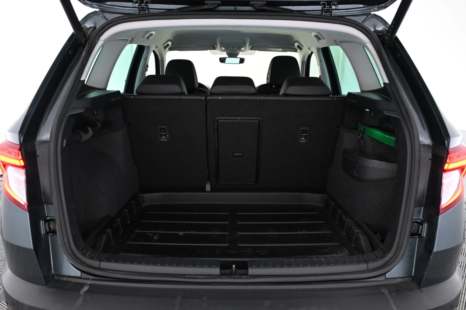 Car Image - 2NuJLxE3IWR9ssU1r72s1D