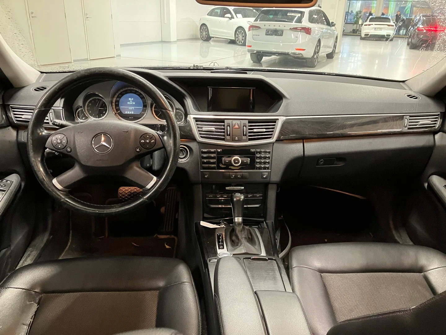 Car Image - 7HzHsvUdrRdj3unFbw5zCs