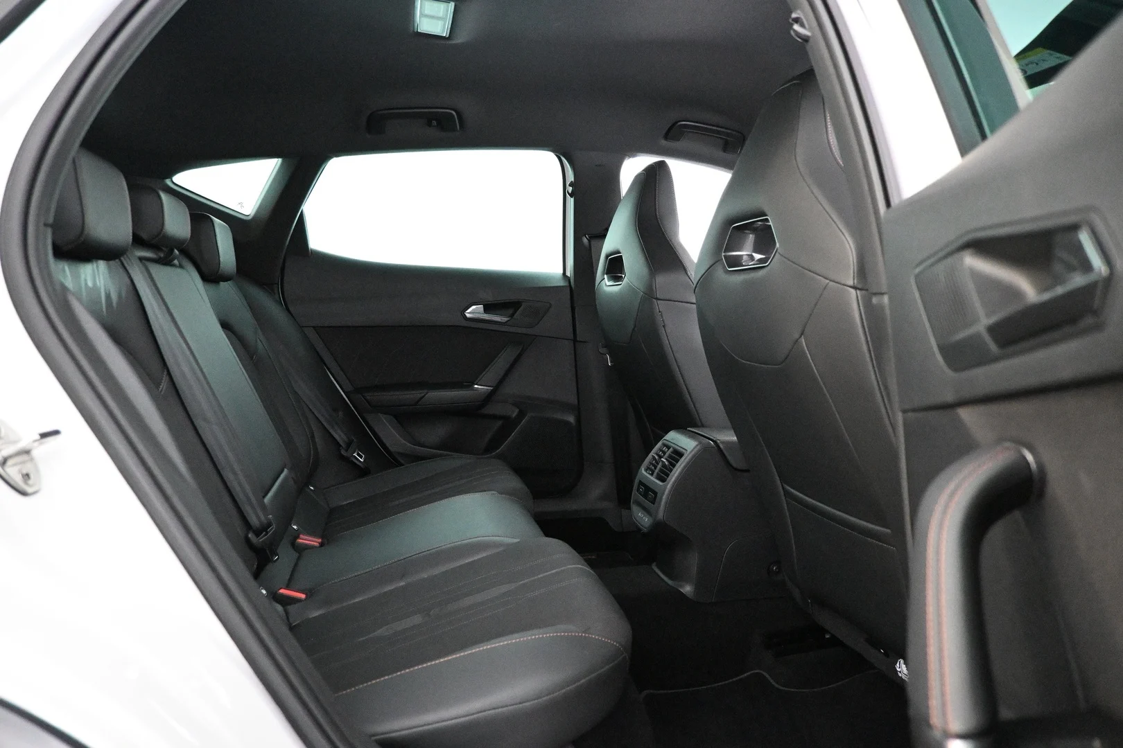 Car Image - 3z0QStnybrDbFFlkcgK3rN