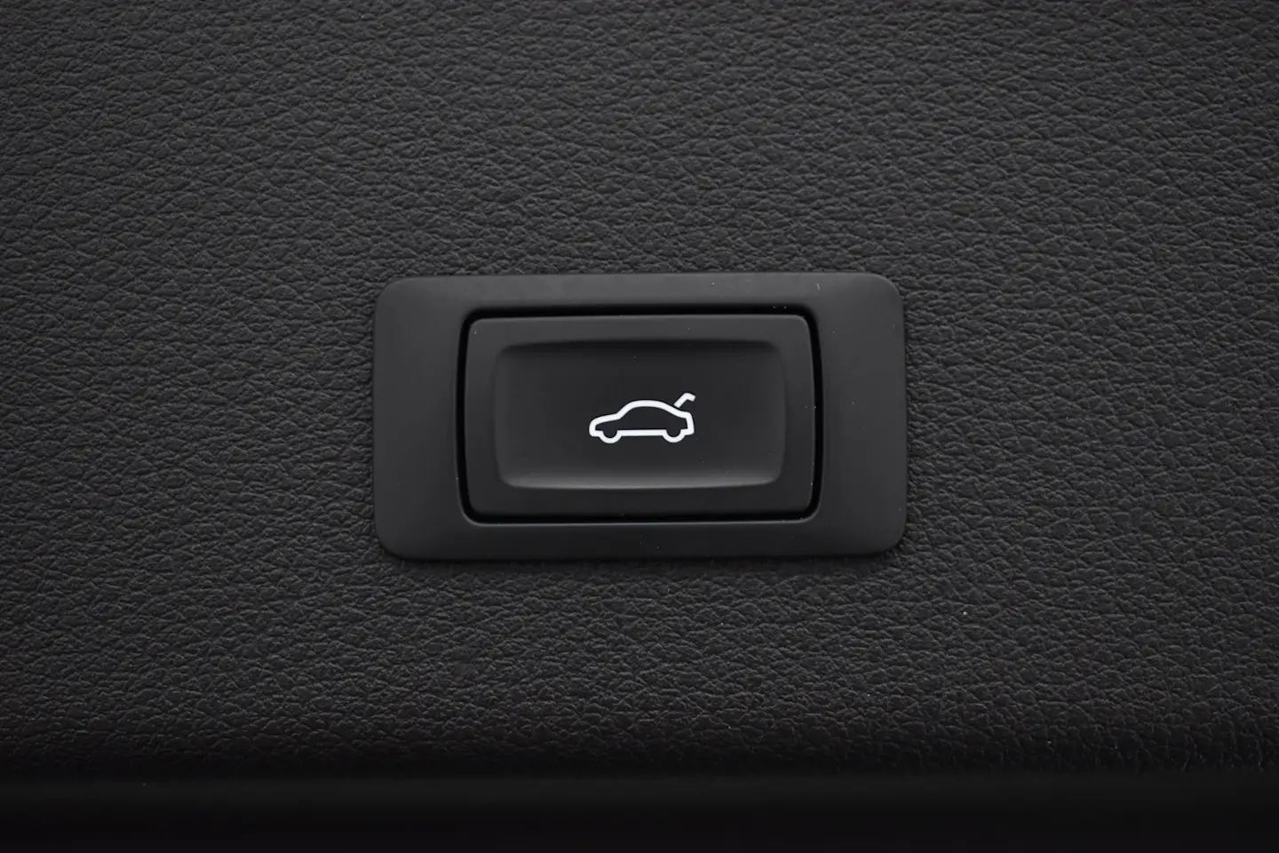 Car Image - e4fNXlC7rOXjMswDuLBOS