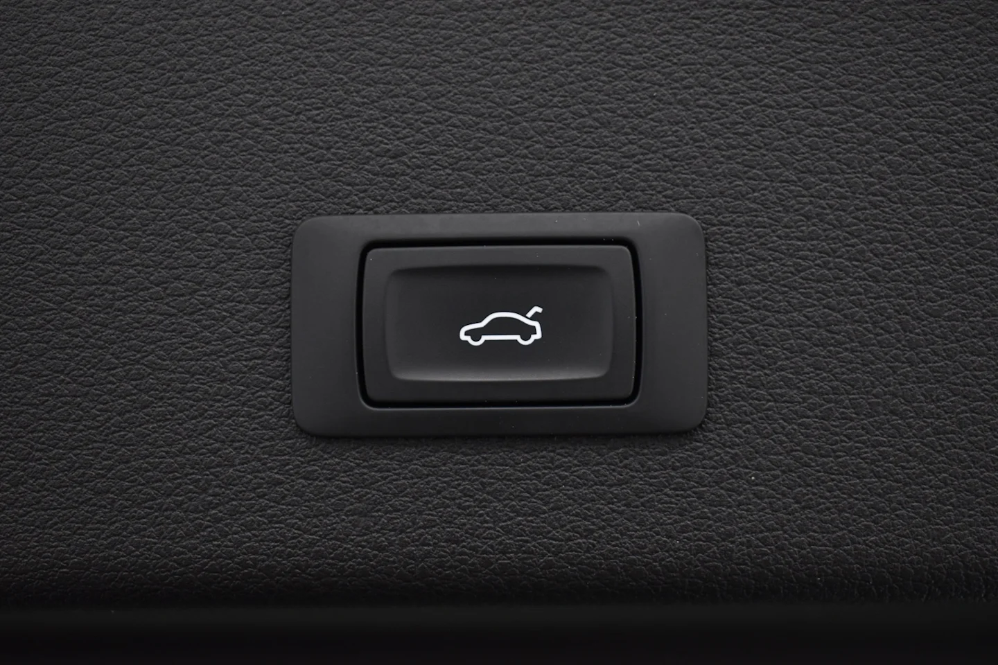 Car Image - e4fNXlC7rOXjMswDuLBOS