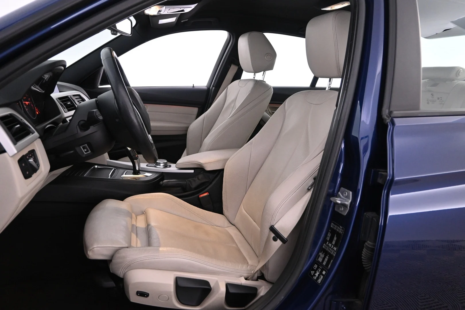 Car Image - s3kNoGWtHg8nOud5ZdliT