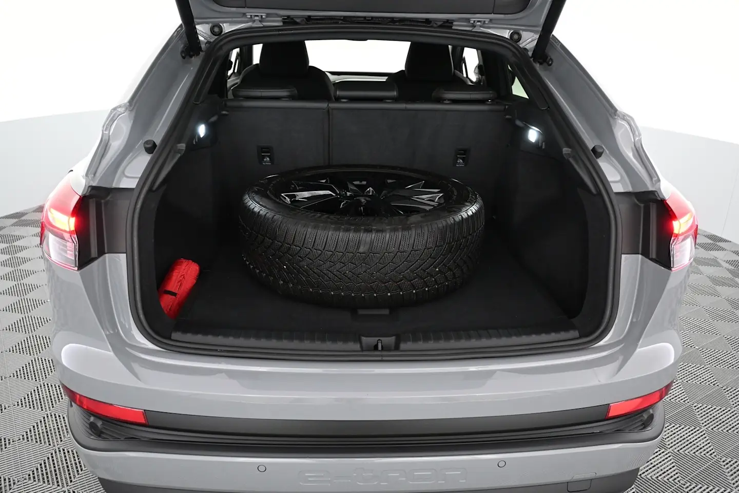 Car Image - 5yVo0KoJ2AiBu04l9eeKOX