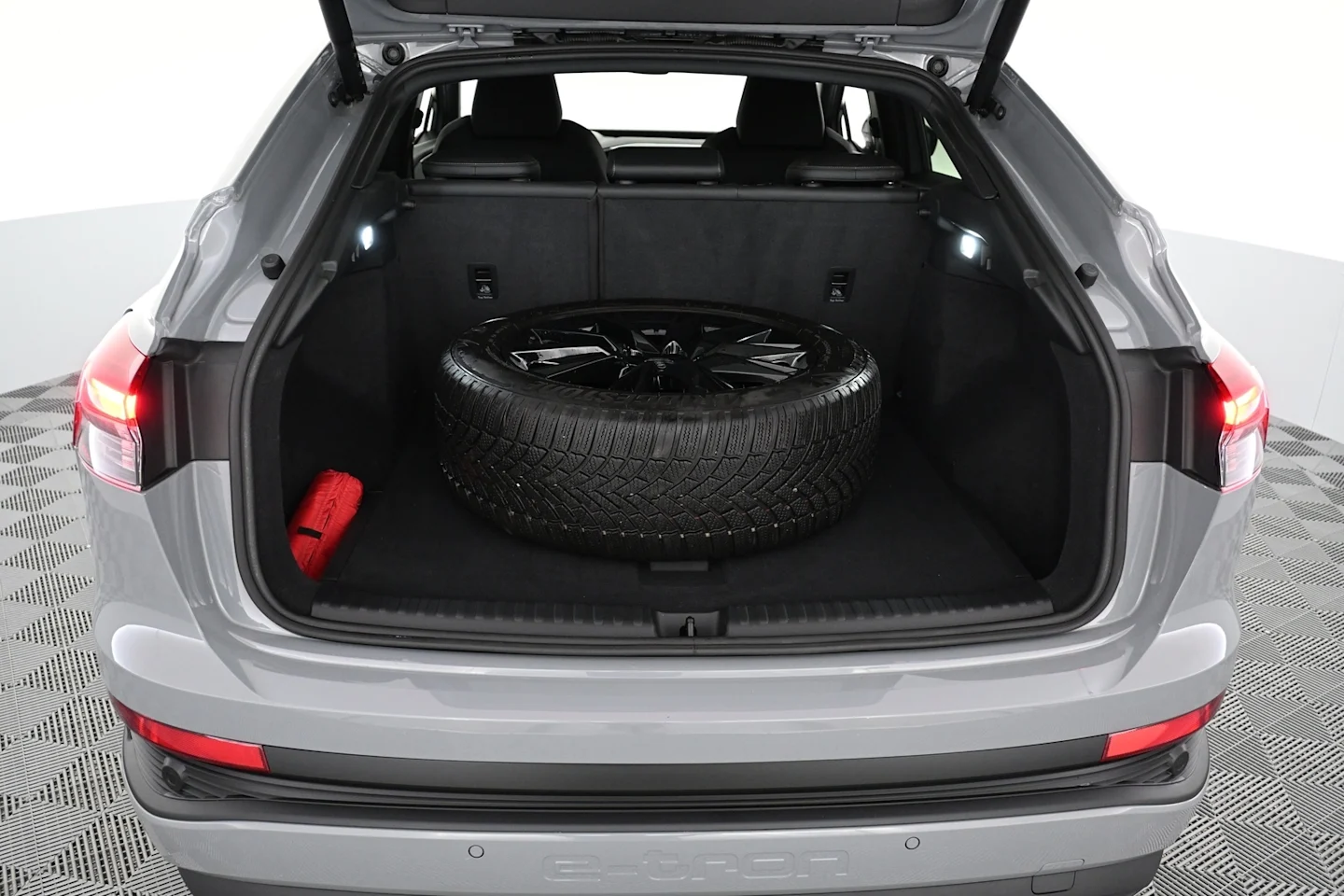 Car Image - 5yVo0KoJ2AiBu04l9eeKOX