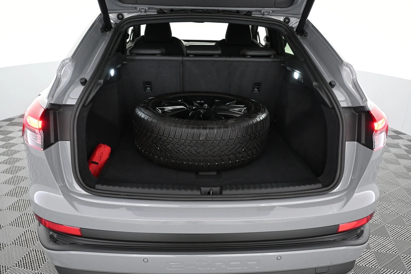 Car Image - 5yVo0KoJ2AiBu04l9eeKOX