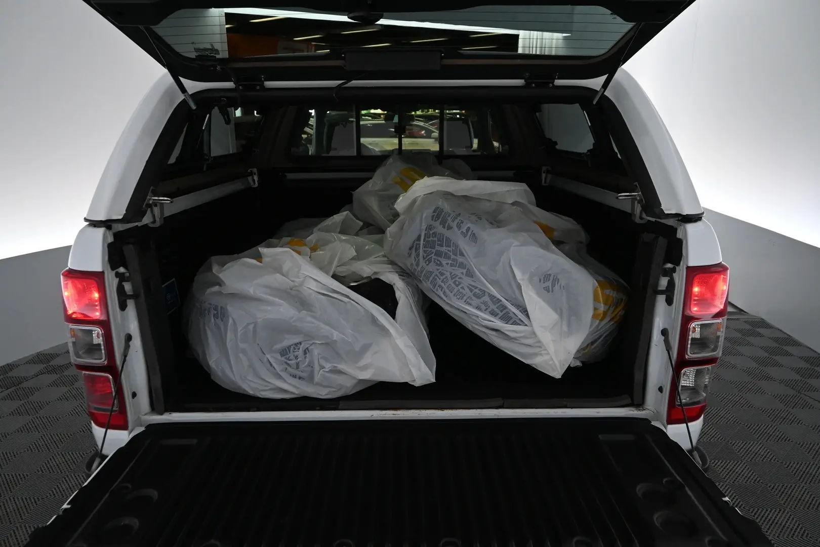Car Image - 7y9LZqNceg18cnvNRWNt2Y