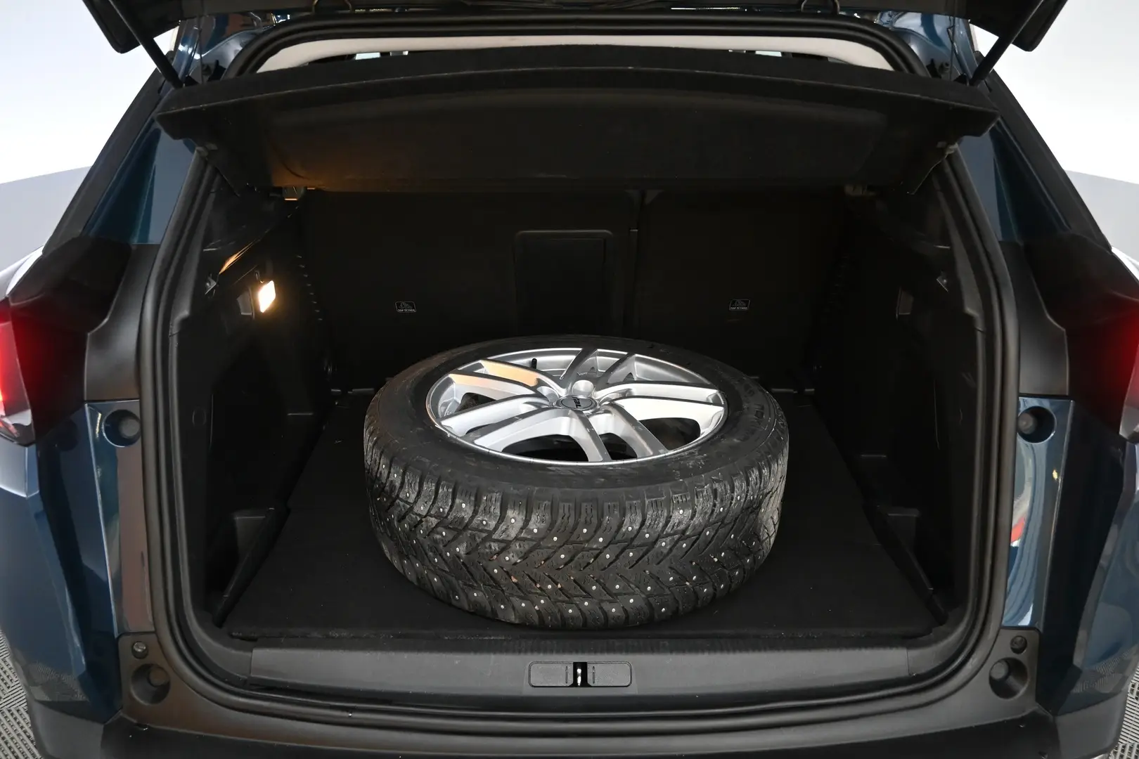 Car Image - 3R0En8F9nL2cBXsMDIMh8N