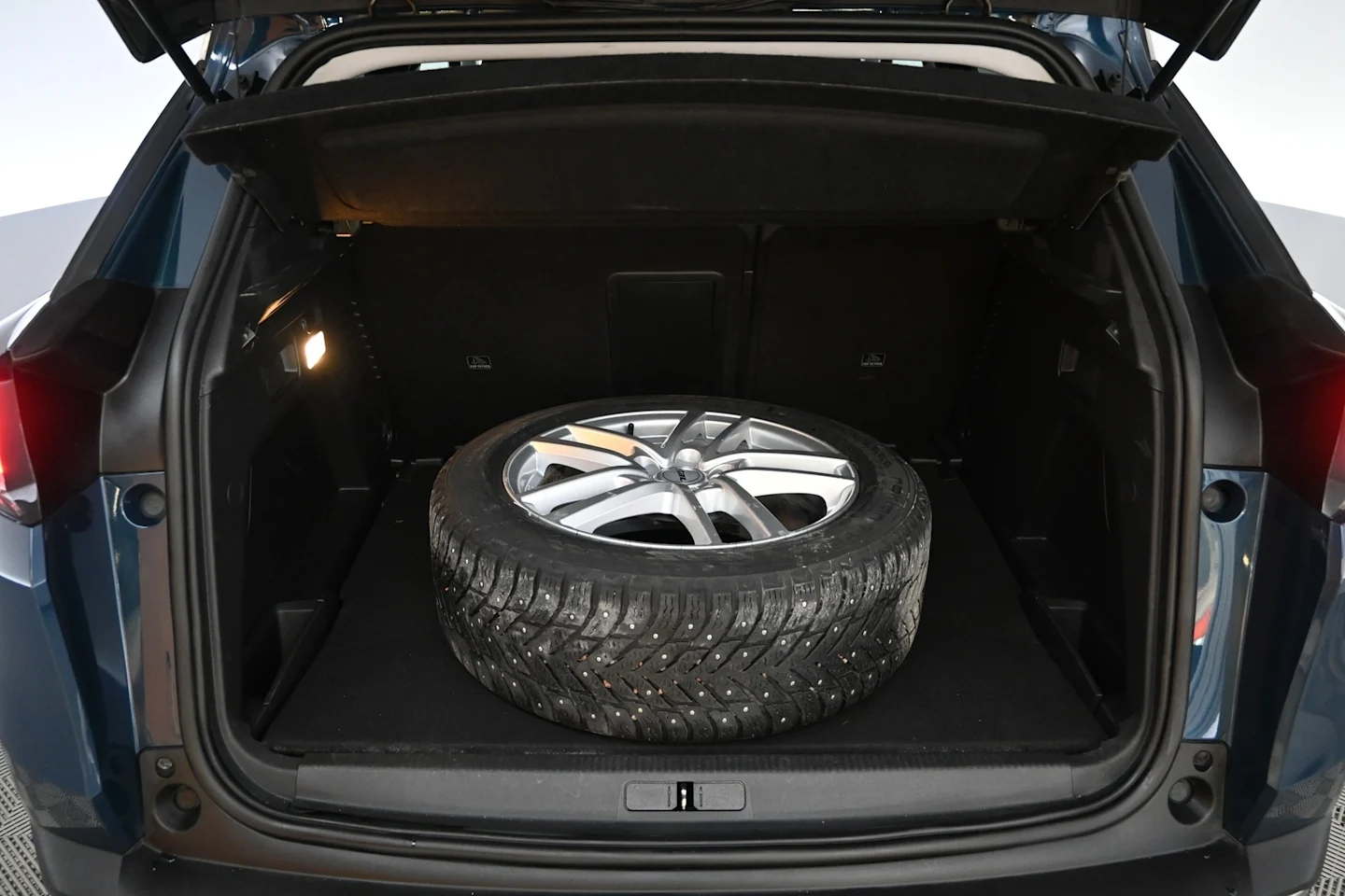 Car Image - 3R0En8F9nL2cBXsMDIMh8N