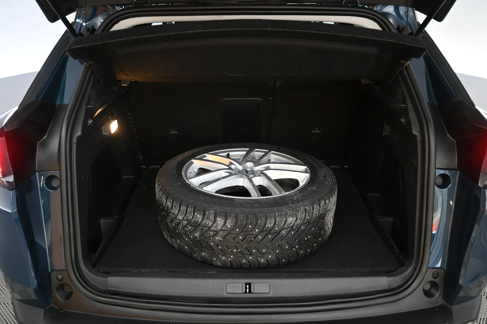 Car Image - 3R0En8F9nL2cBXsMDIMh8N