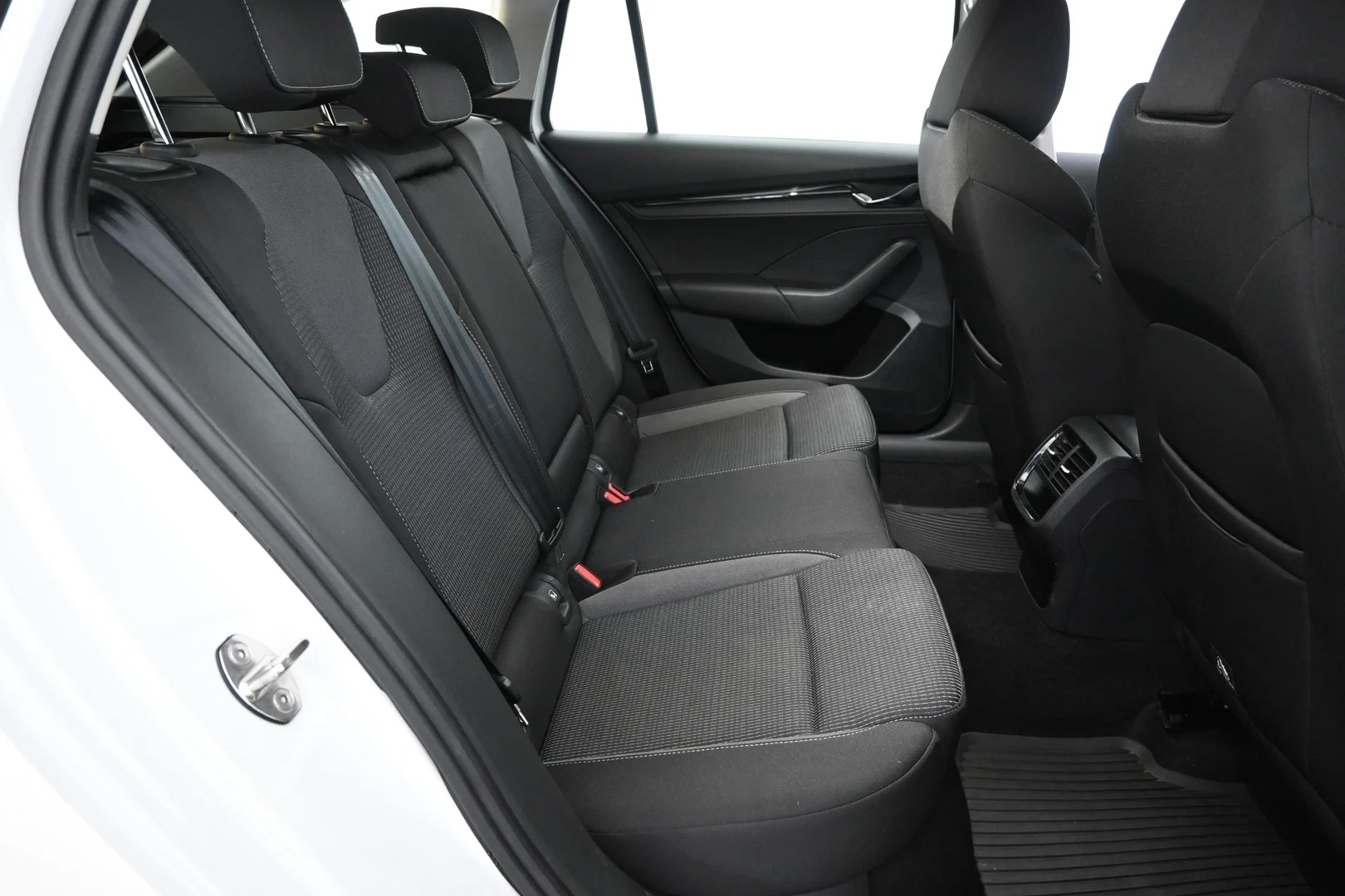 Car Image - 1eOOdzwGRjC92iiBFiKfd4