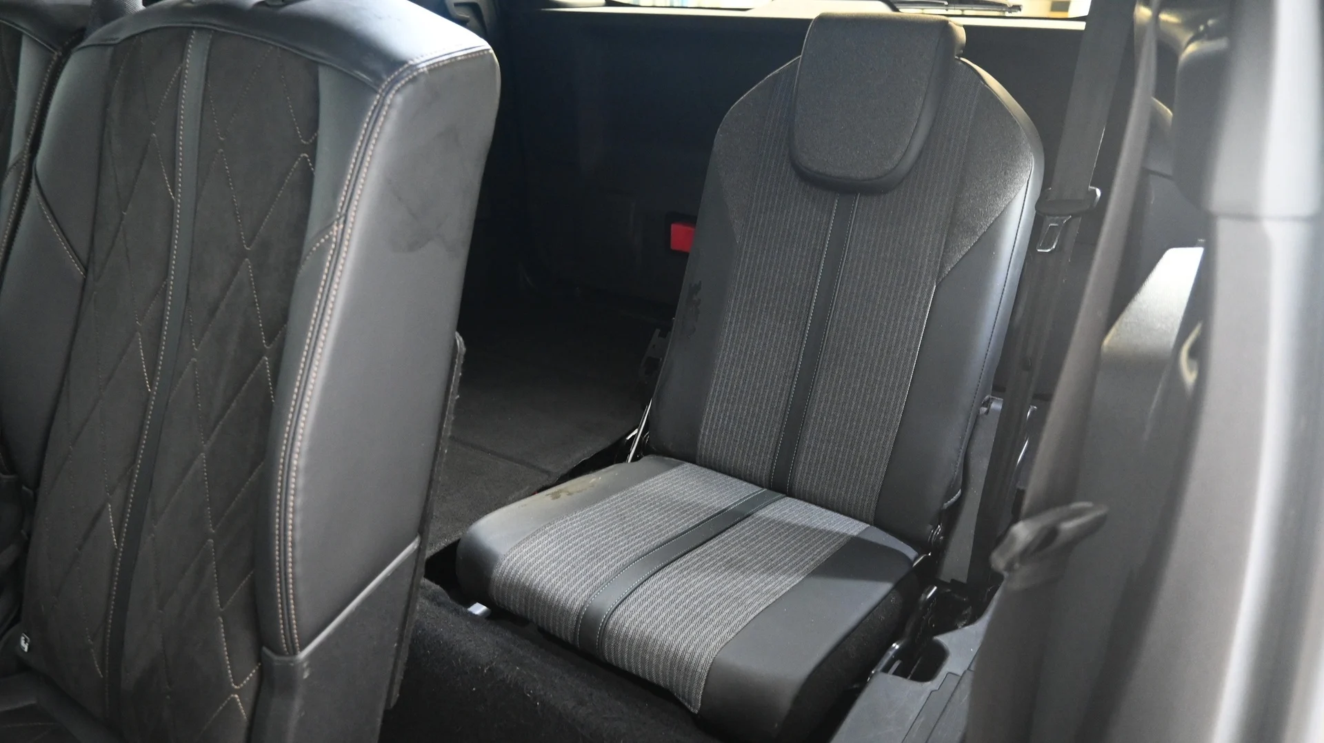 Car Image - 6OzM9BaLn2ZFmYSNowJ2ct