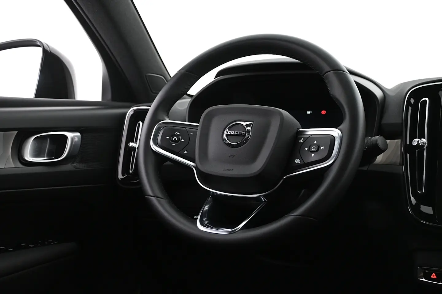 Car Image - 3DMEBPbxxknhE4fubjvMN