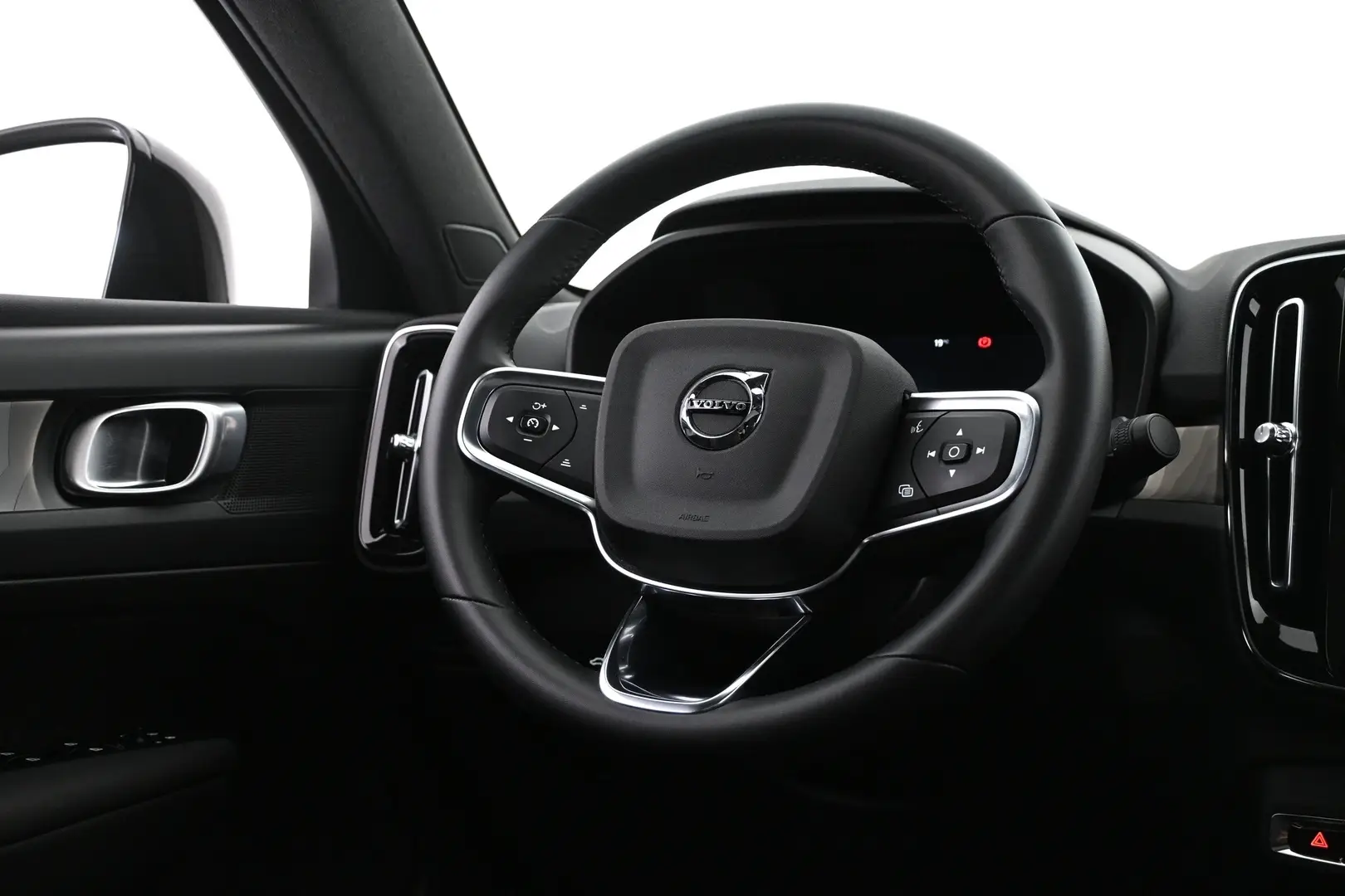 Car Image - 3DMEBPbxxknhE4fubjvMN