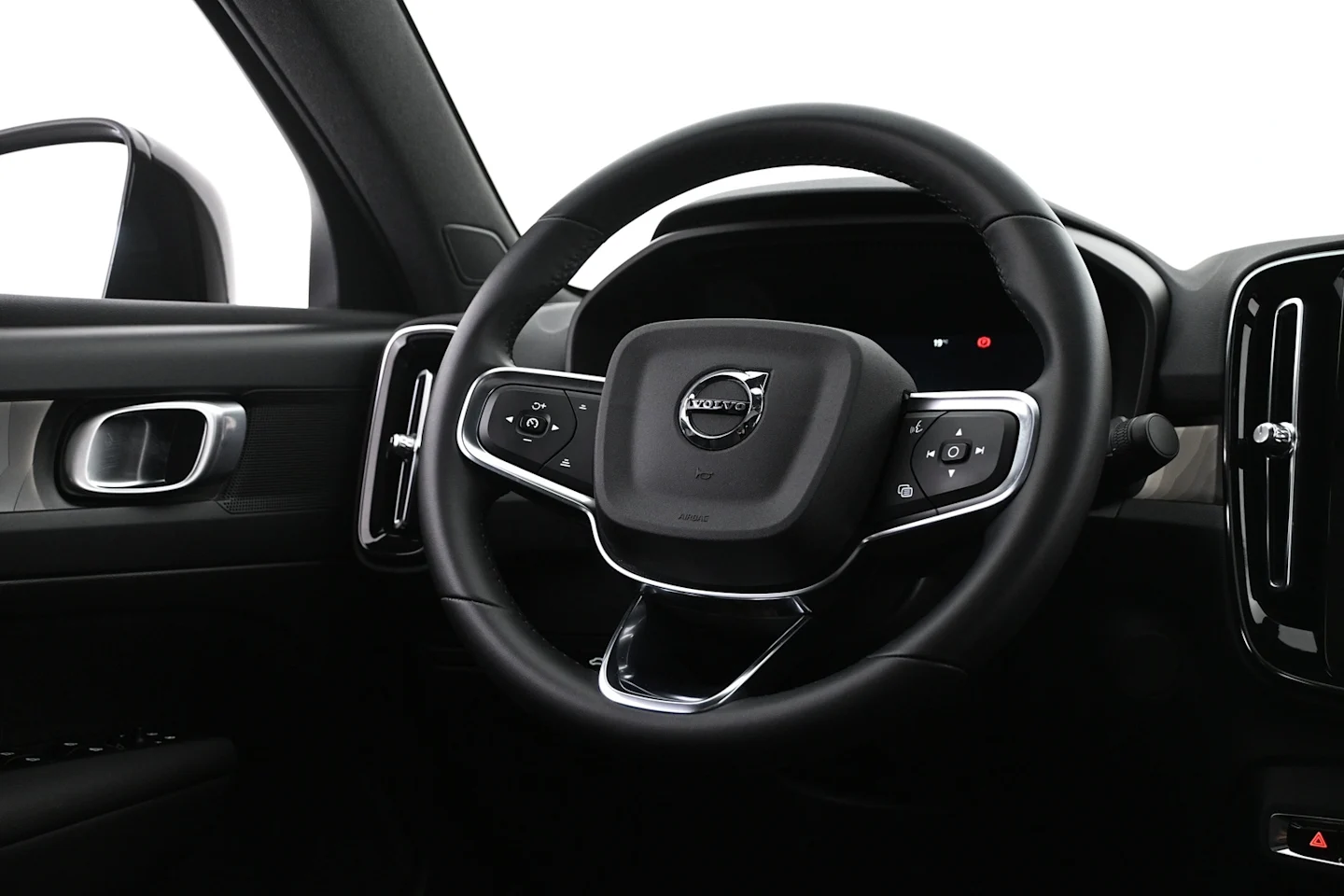 Car Image - 3DMEBPbxxknhE4fubjvMN
