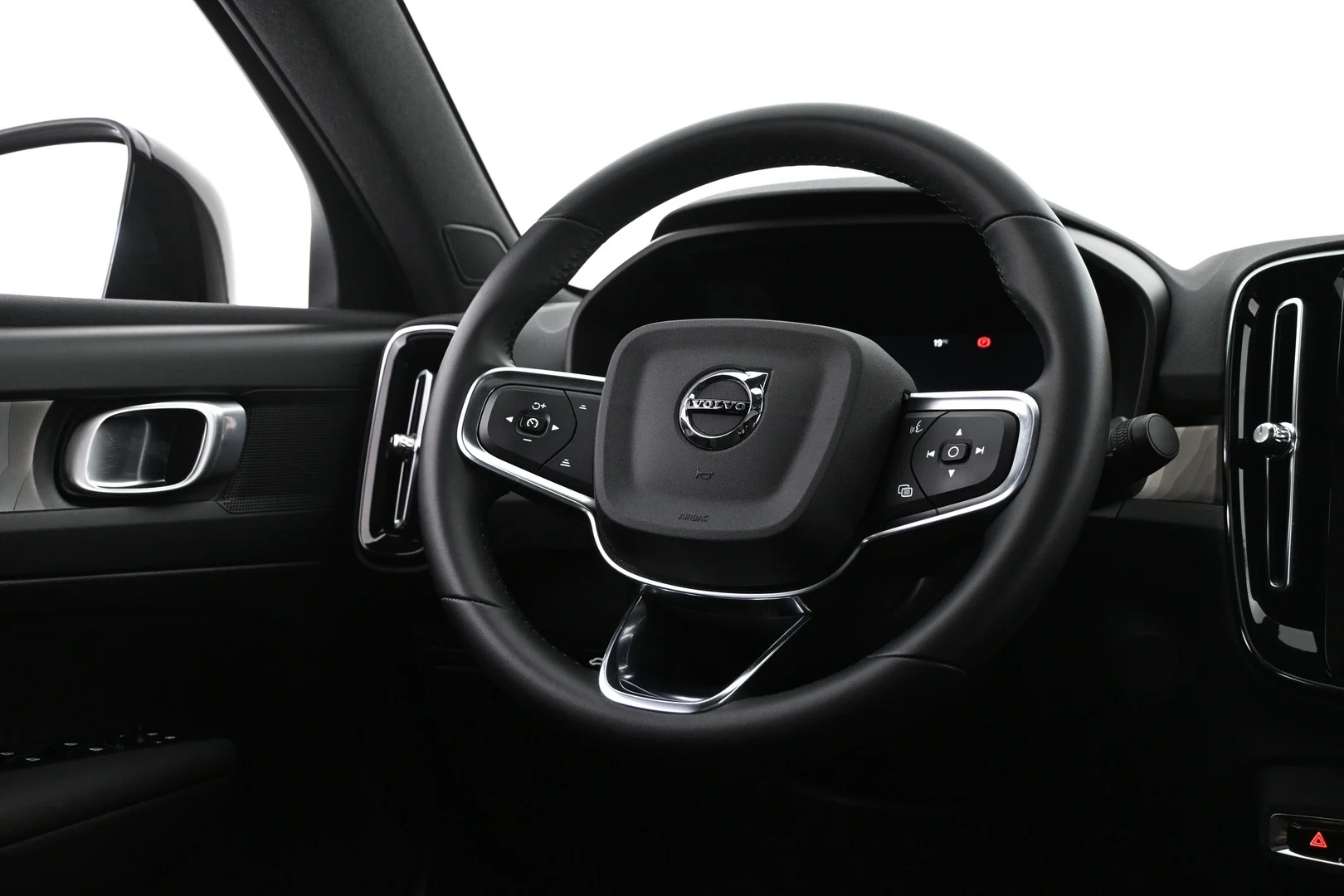 Car Image - 3DMEBPbxxknhE4fubjvMN