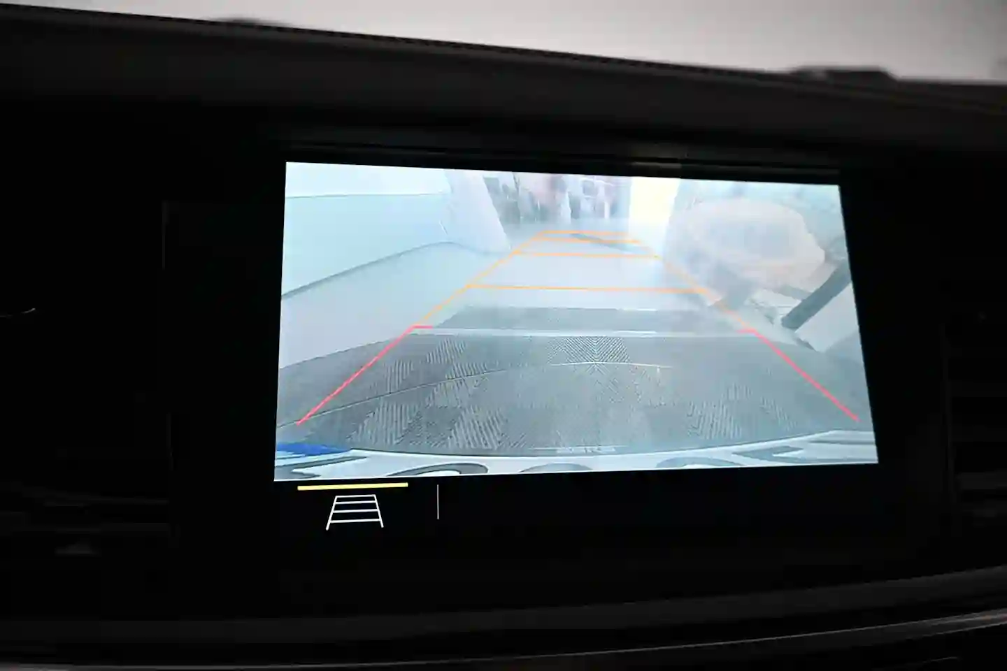 Car Image - 6dk0MuAzFNFlMV9CZBypjh