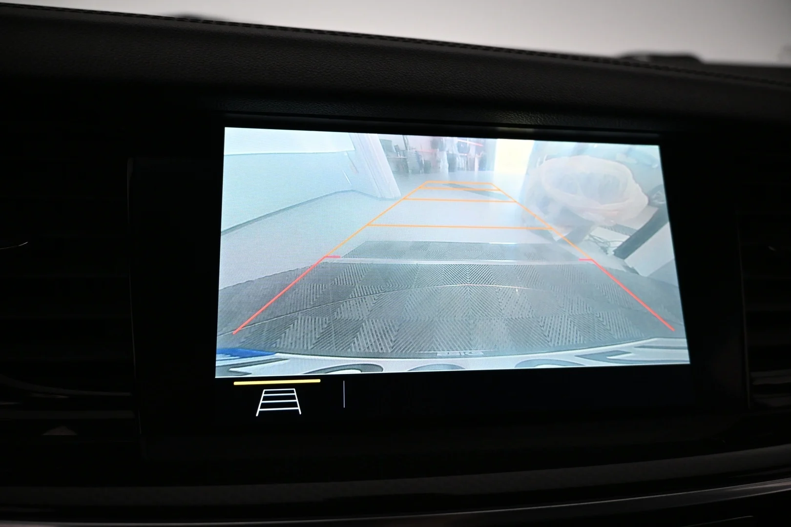 Car Image - 6dk0MuAzFNFlMV9CZBypjh