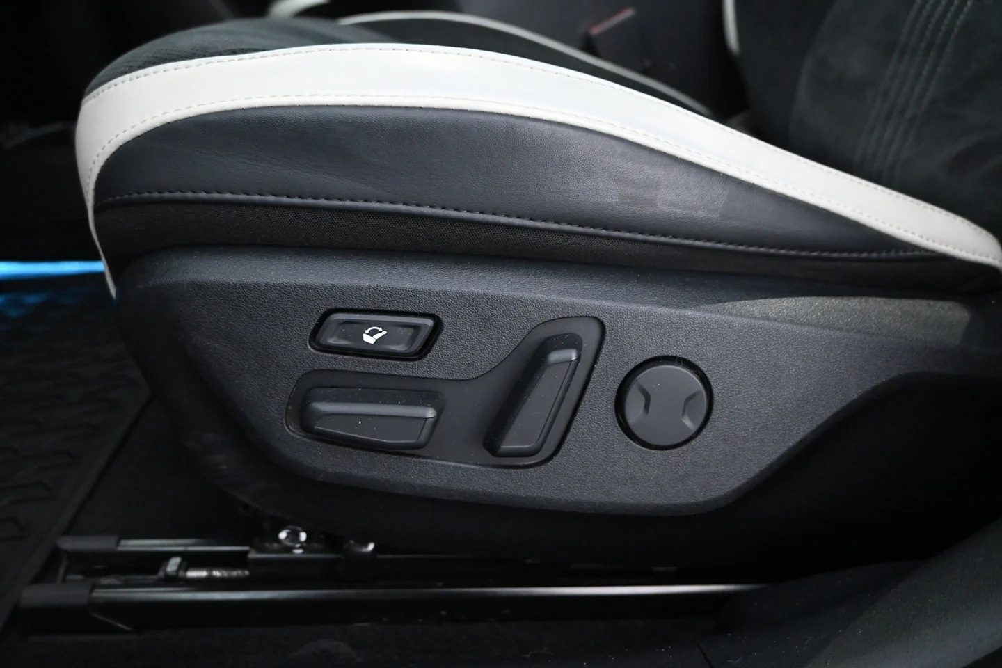 Car Image - 6LWVnq3U9ZNLpIZk9Iqvgd