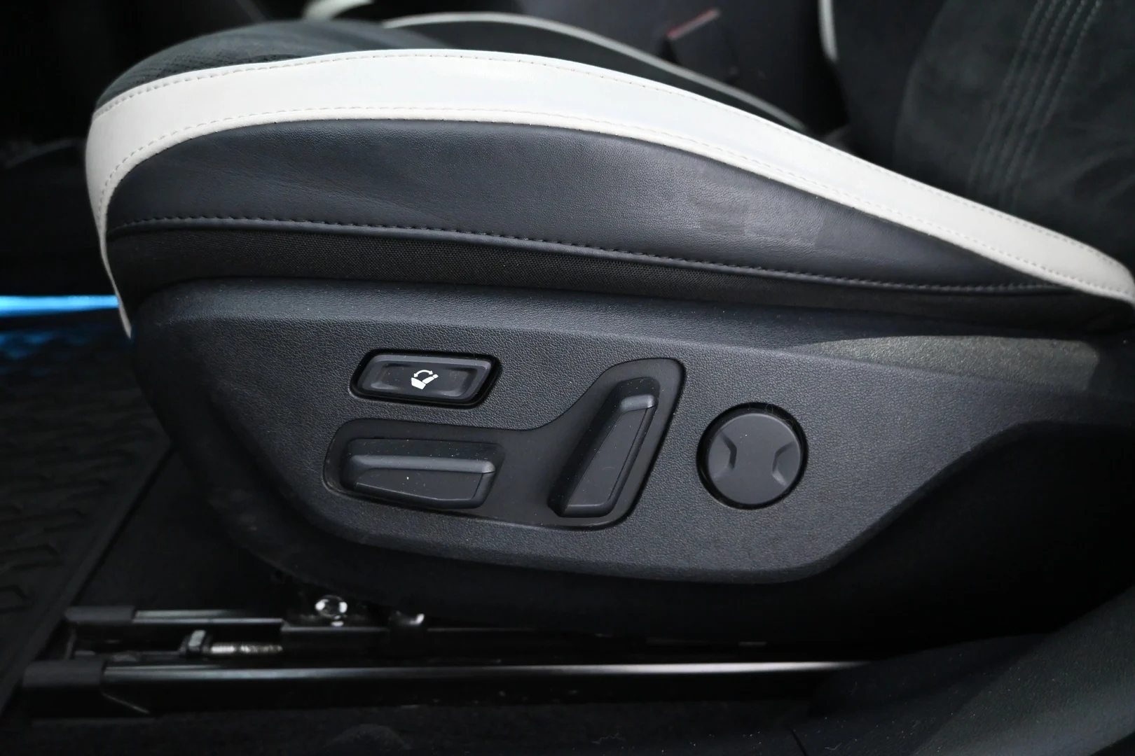 Car Image - 6LWVnq3U9ZNLpIZk9Iqvgd