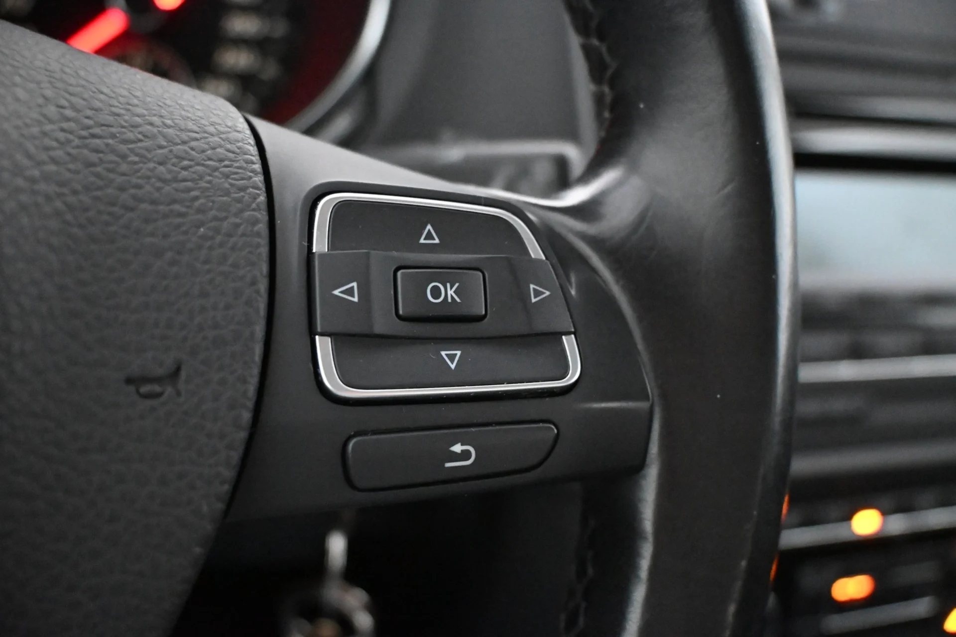 Car Image - 5U10idFNF65OTXwch644Mj