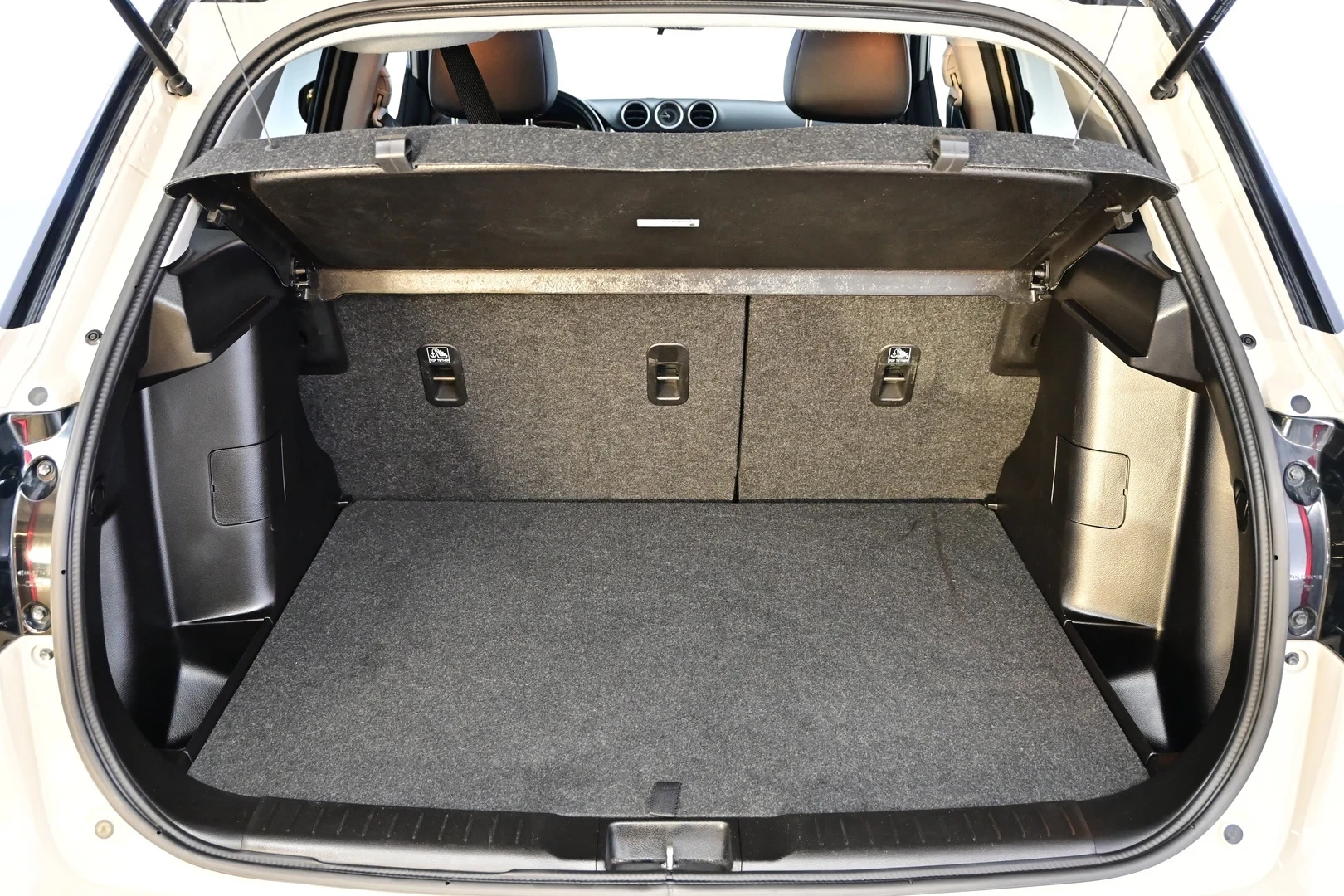 Car Image - 3UOylLCO6UYbgciDwNLL0d