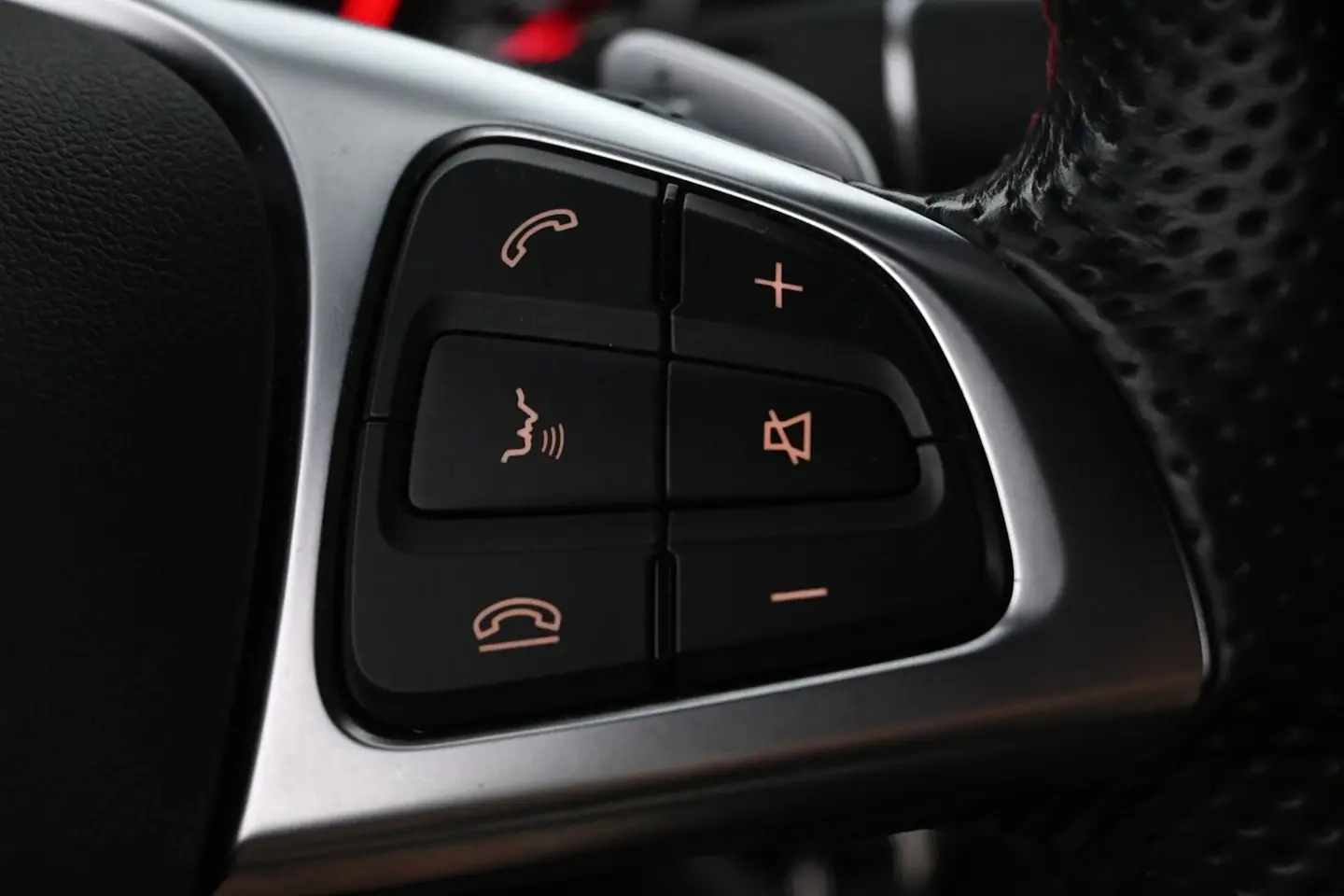 Car Image - 1V4PlShomUam9lazwkzcId