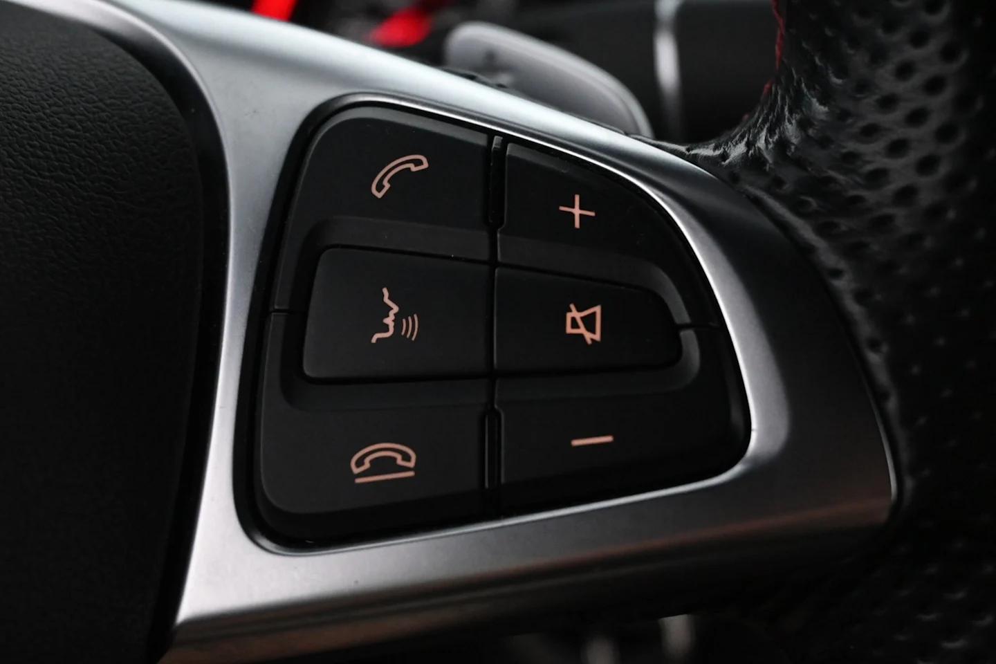 Car Image - 1V4PlShomUam9lazwkzcId