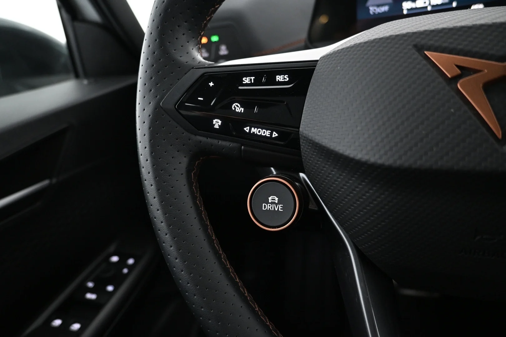 Car Image - 4JKkdkMab51EX8D6sIikh7