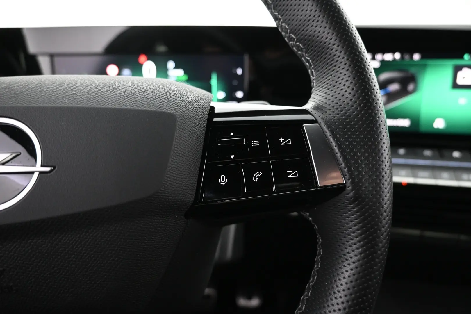 Car Image - oAJ9qpySy96LXucEzympd