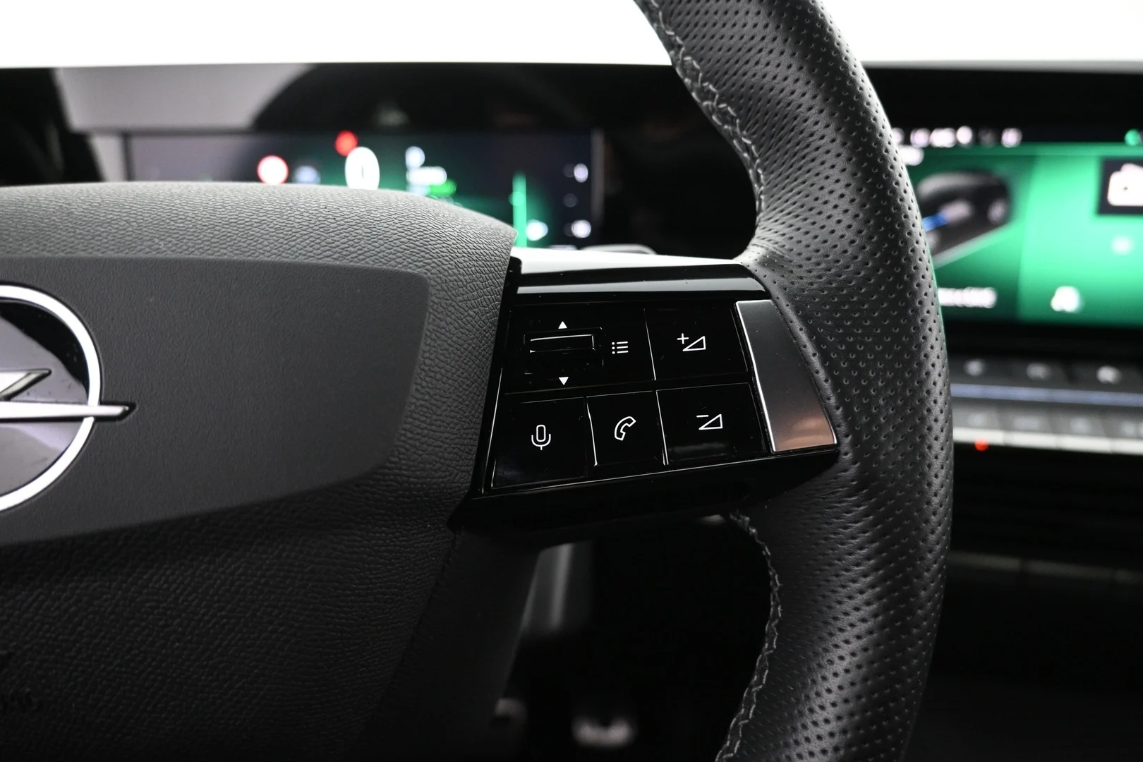 Car Image - oAJ9qpySy96LXucEzympd