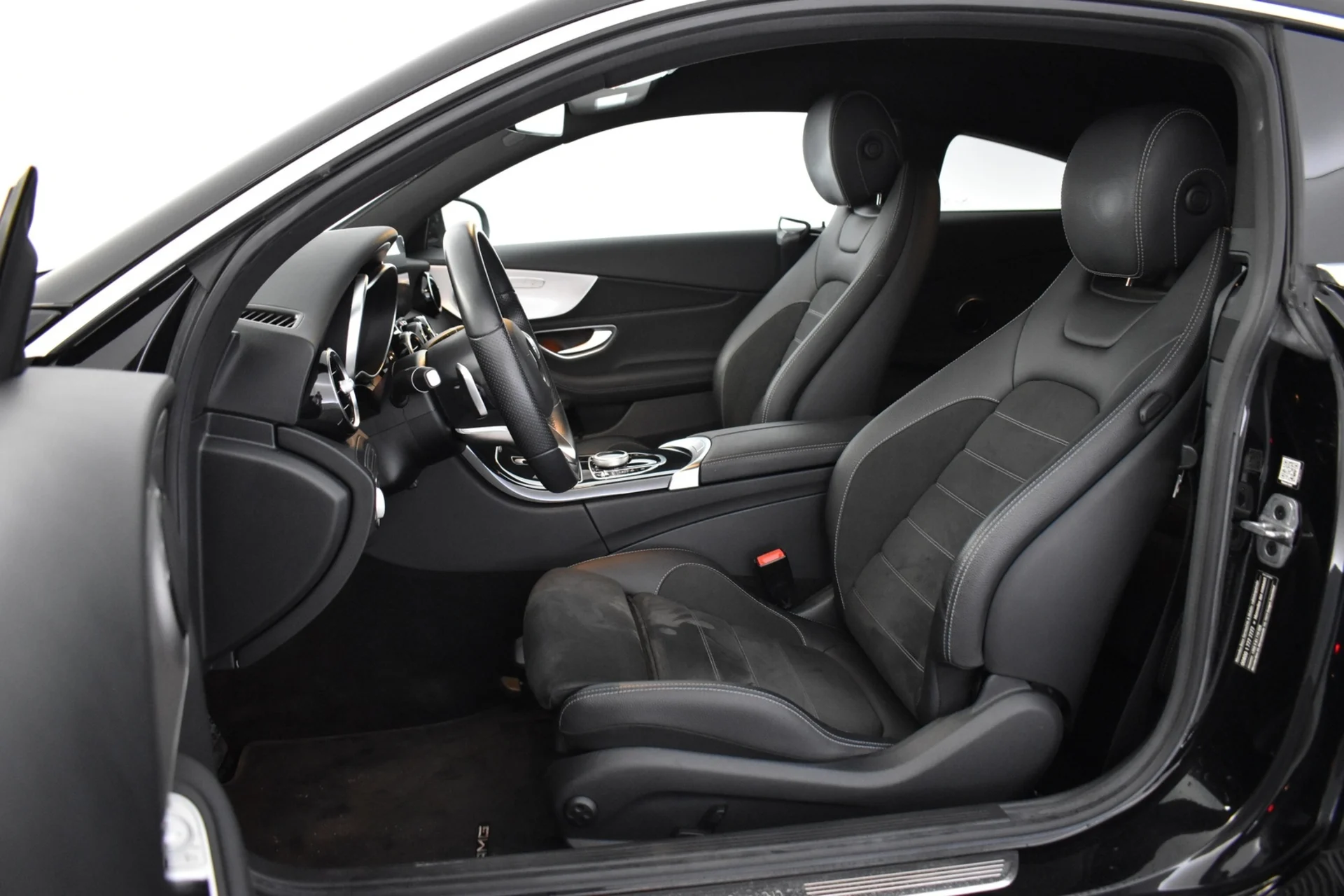 Car Image - 4ndovuNsbG4FBxw7sZ03C0