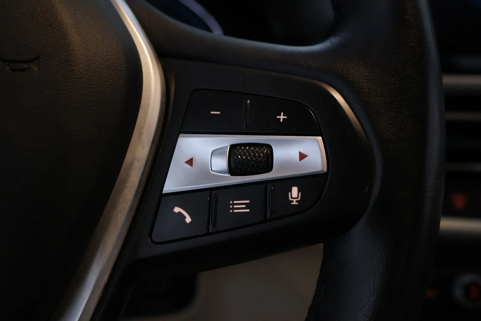 Car Image - VJ1n2UmIDqIPLtmAGFjMp