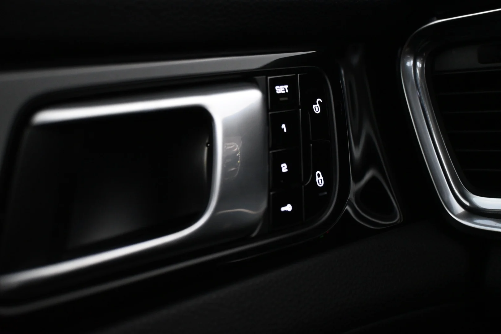 Car Image - 3XZj5VnD2b1pKbVflgeBF7