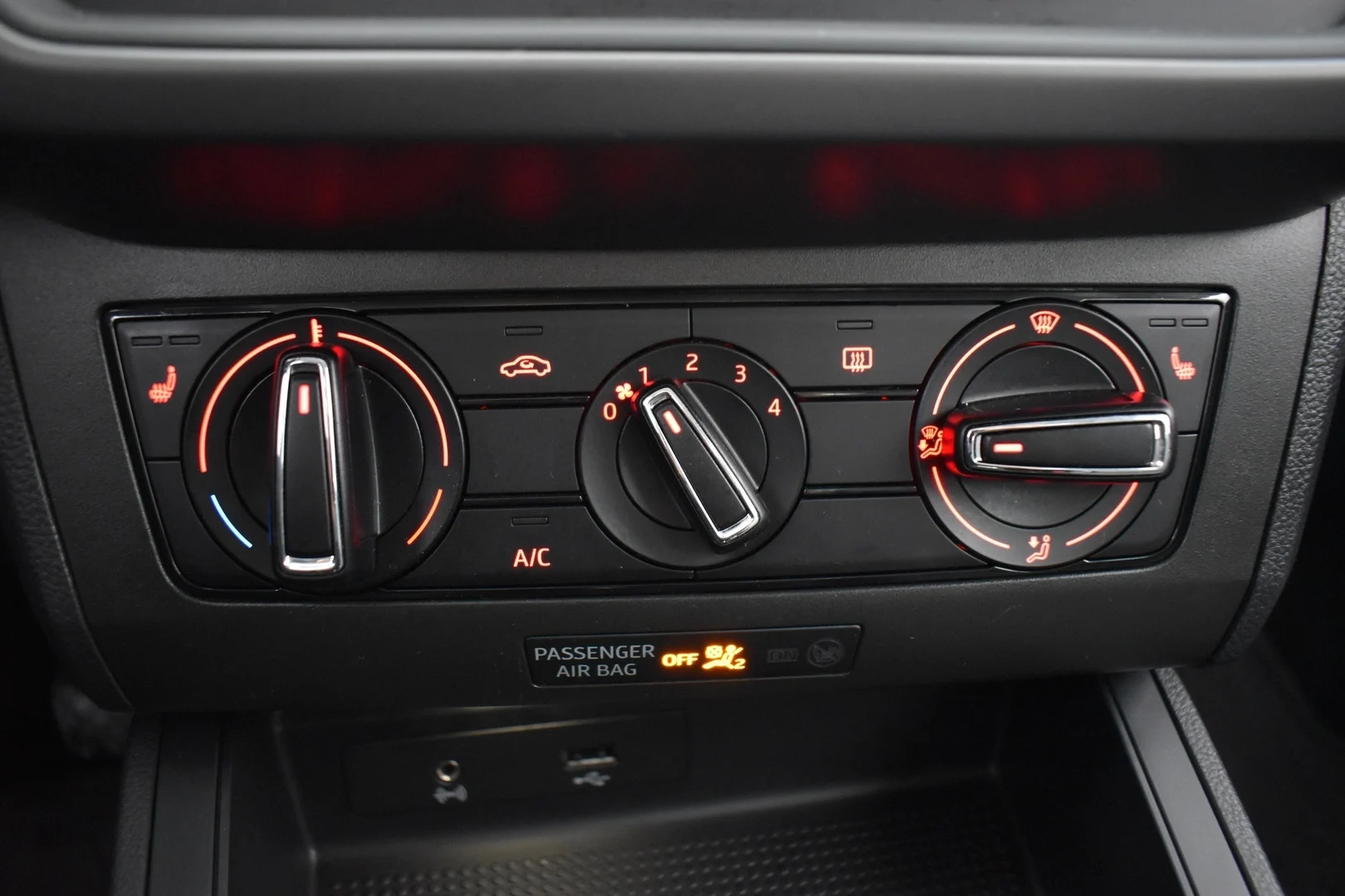 Car Image - 6YuSDh4Ox7Merqu4Ur8B9Z