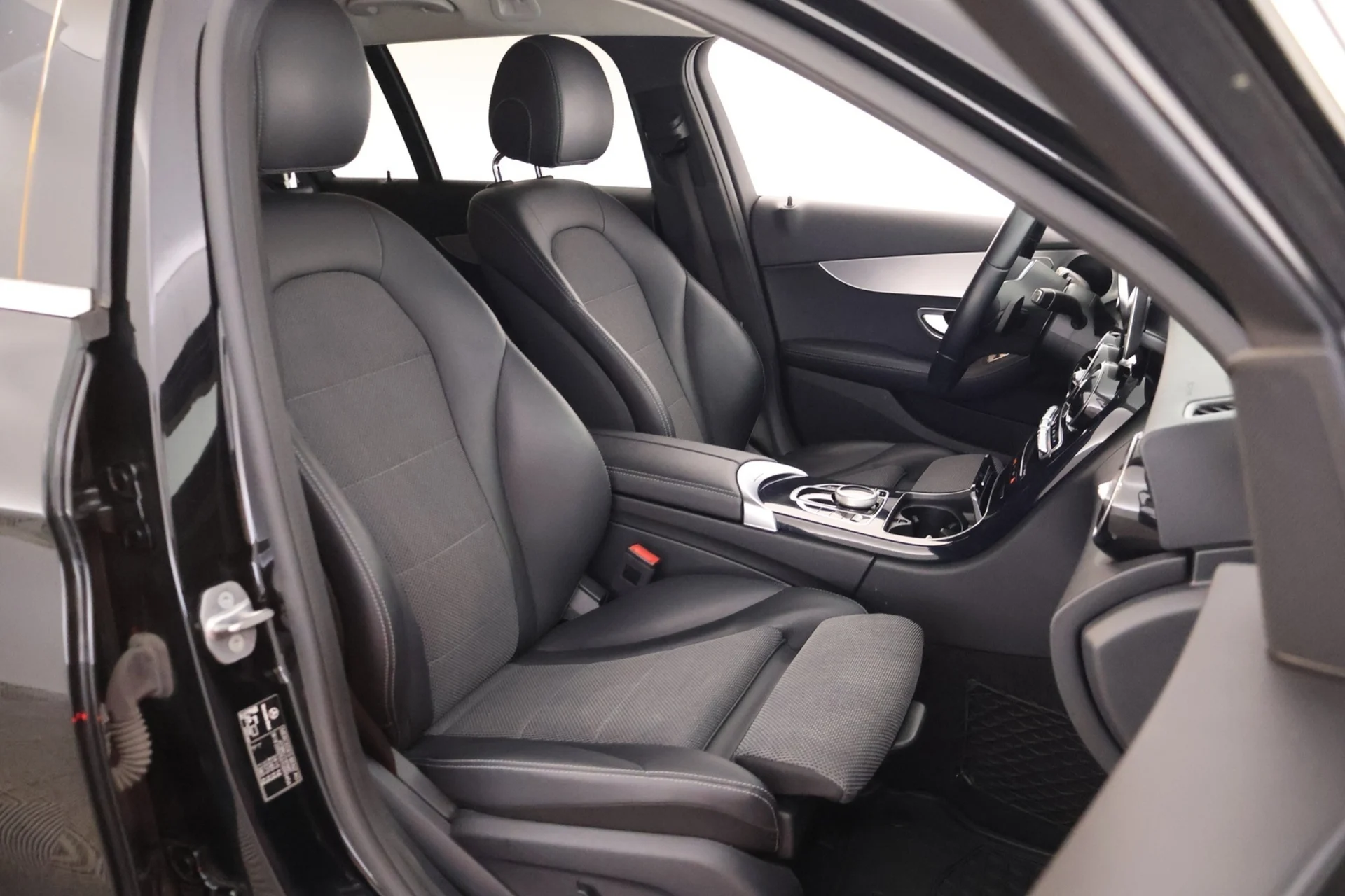 Car Image - 43f43dLUbCzLxHLRboyC0X