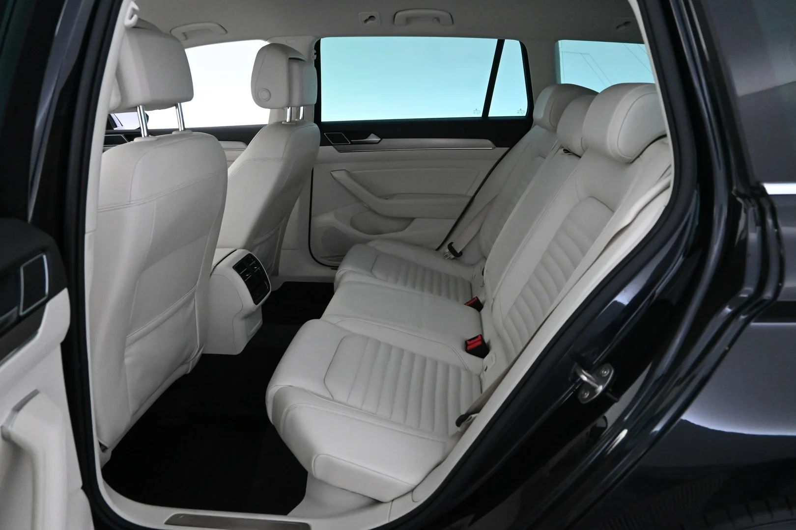 Car Image - 4LzjPWvqaTQOOYjxNXxsR6
