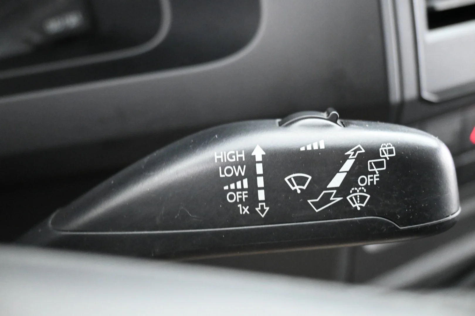Car Image - AOCwEuwV8adroO3NOK2hh