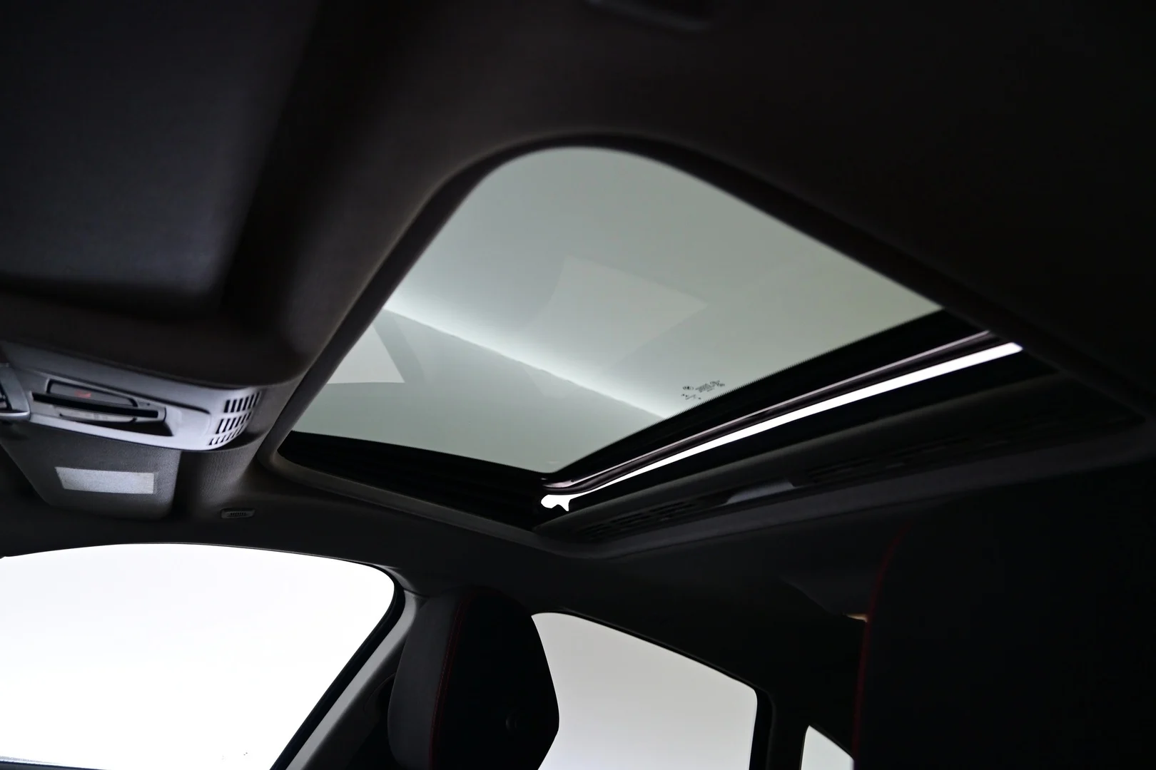 Car Image - 2YThMqy9JuQ3UB5uURvcEf