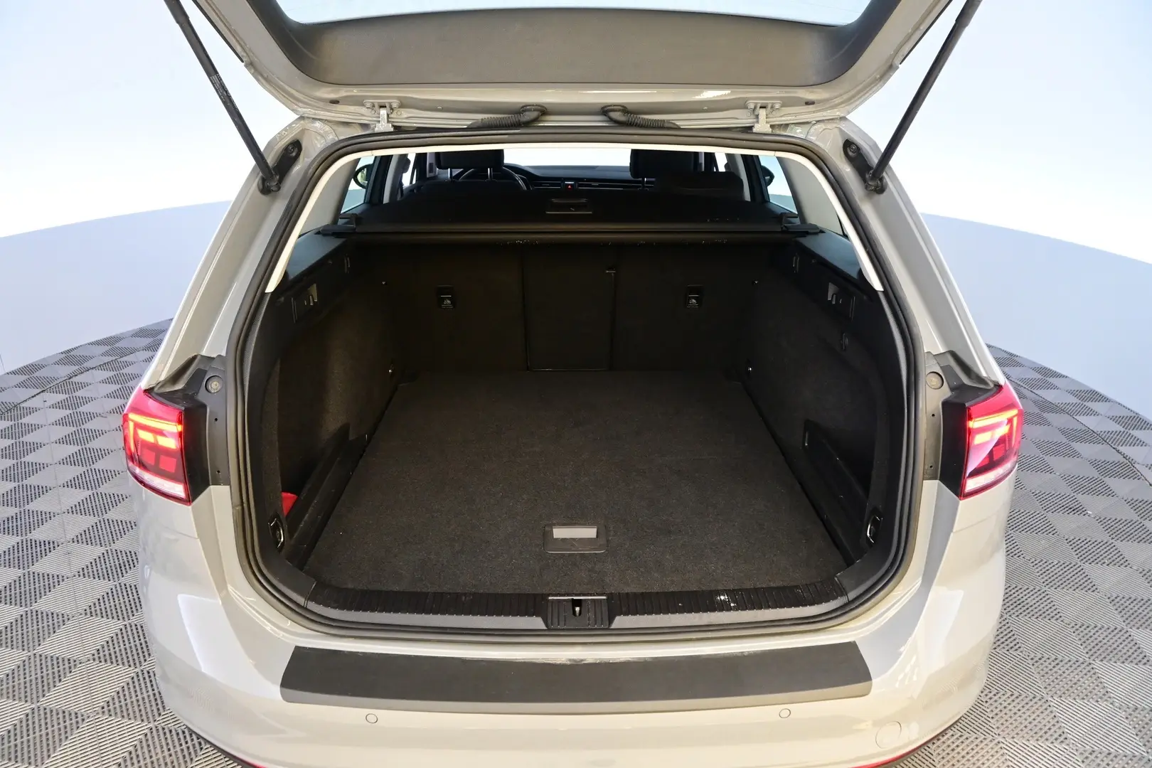 Car Image - 4RzyErIaxqrKES1al8l9JW
