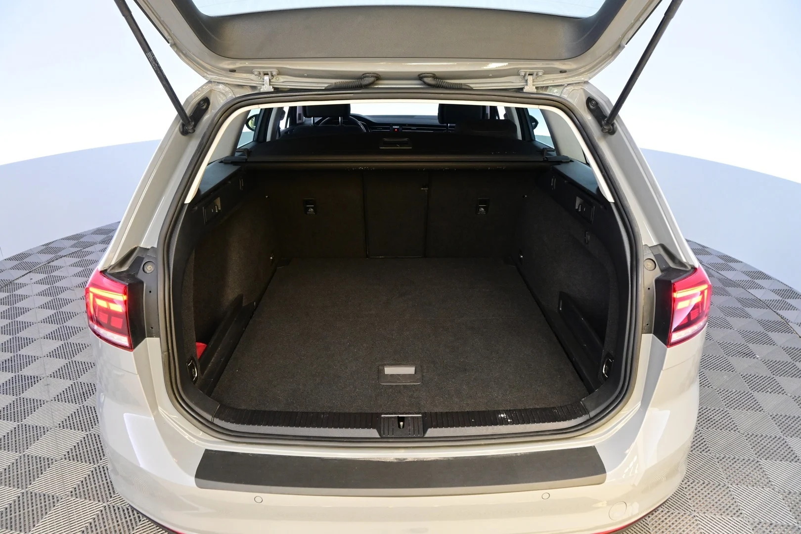 Car Image - 4RzyErIaxqrKES1al8l9JW
